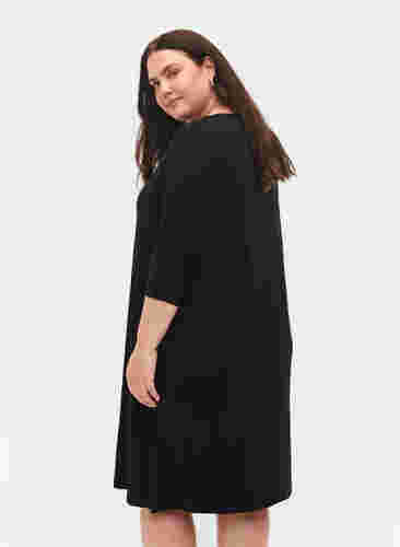 Stickad klänning i viskos och 3/4-ärmar, Black, Model image number 1