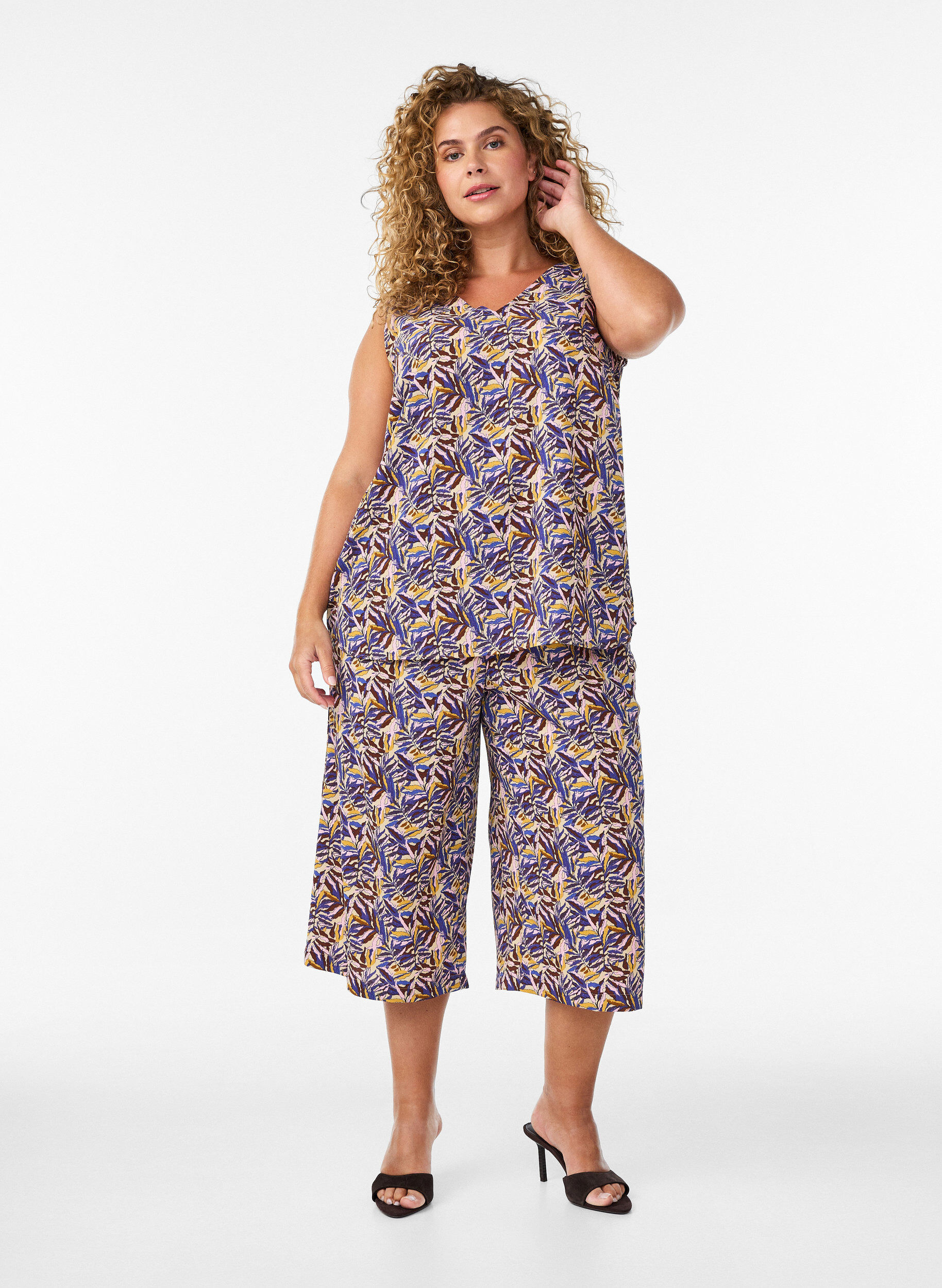 ZizziM&ouml;nstrad topp med v-ringning, Bl&aring;, Model image number 1
