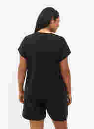 Kortärmad träningst-shirt med tryck, Black/Pink Print, Model