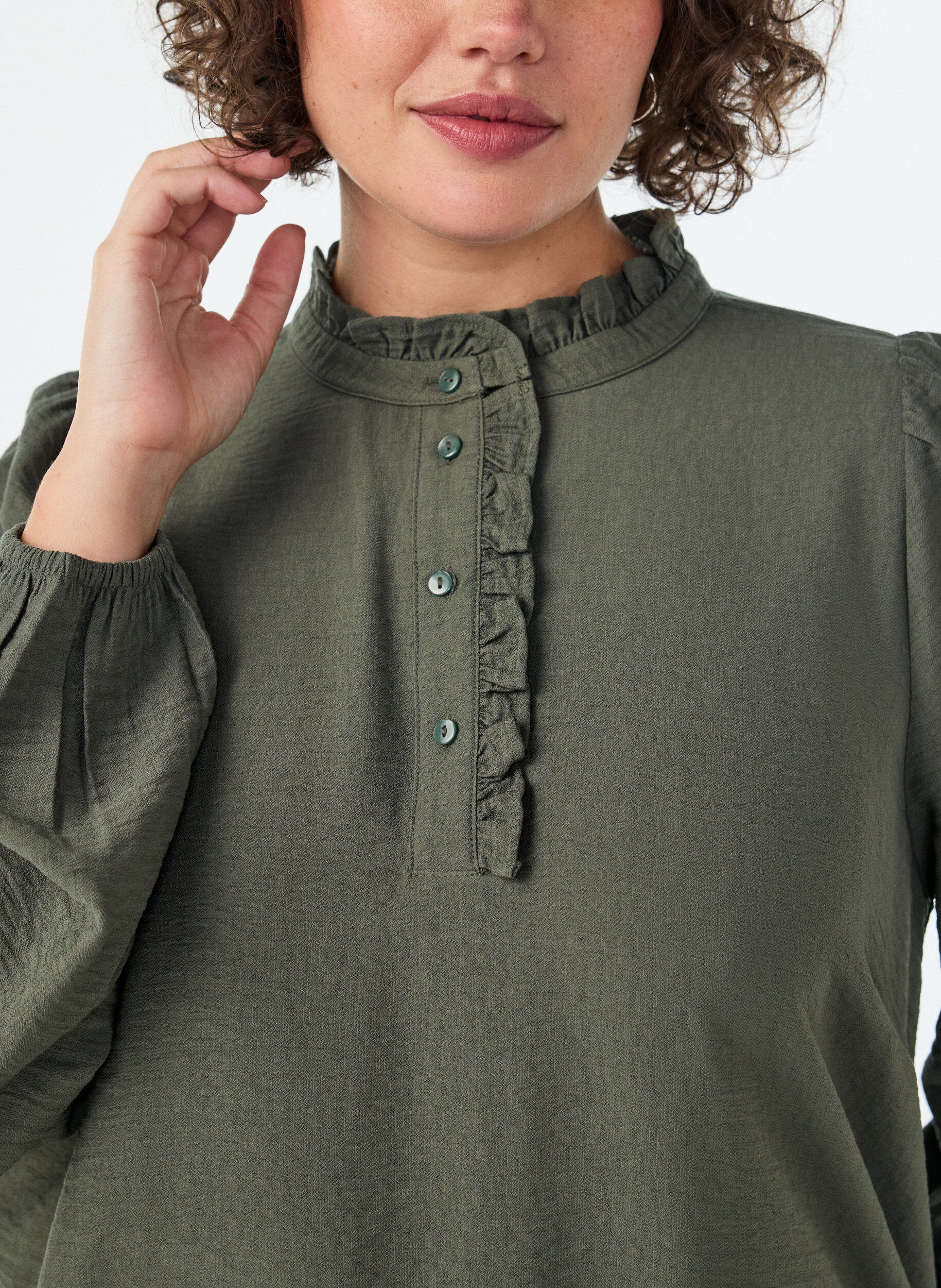 ZizziTunika i viskos med volanger och knappar, Gr&ouml;n, Model image number 3