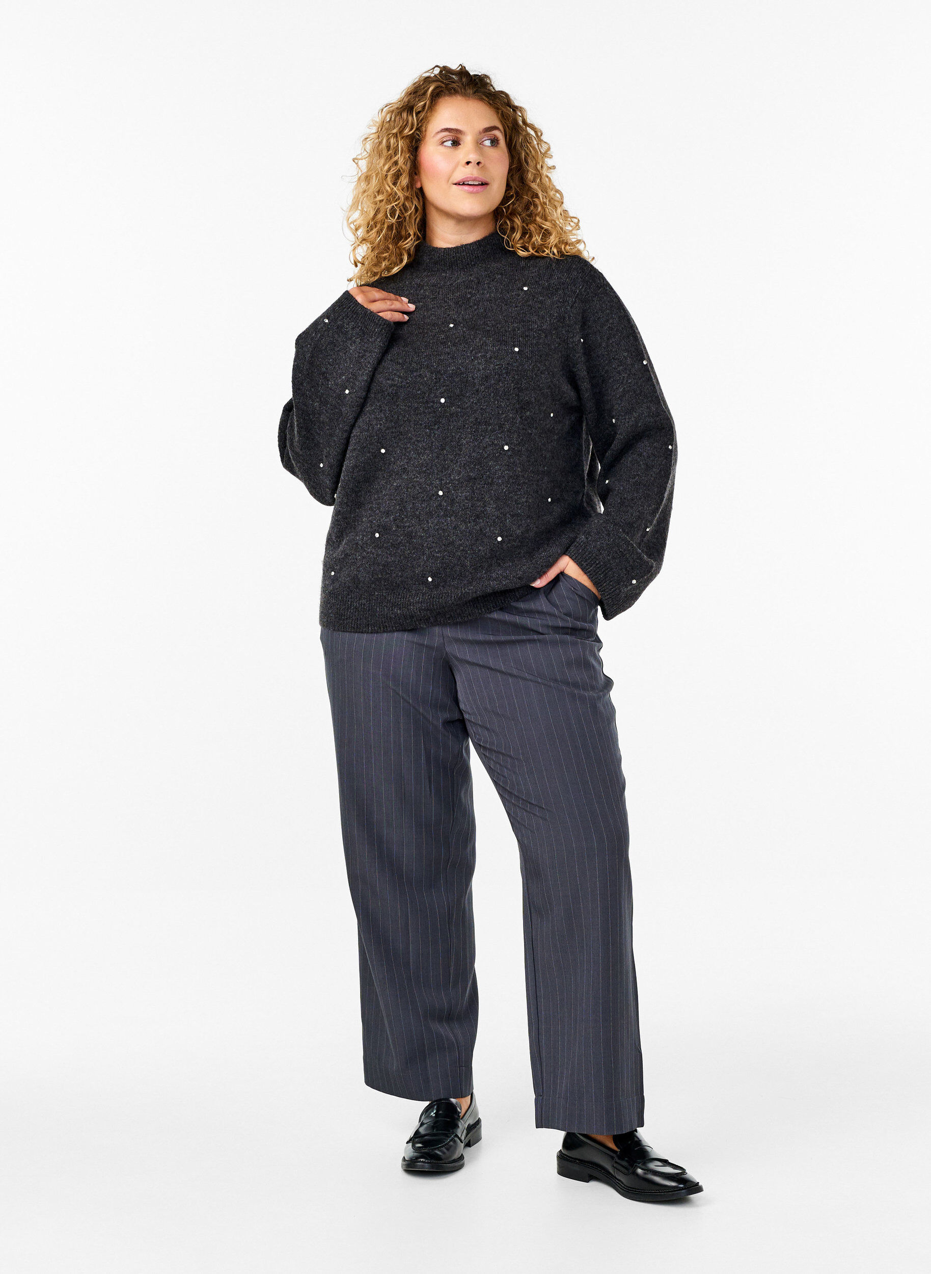 Zizzi Stickad blus med strassstenar och h&ouml;g halsringning, Dark Grey Melange, Model image number 2