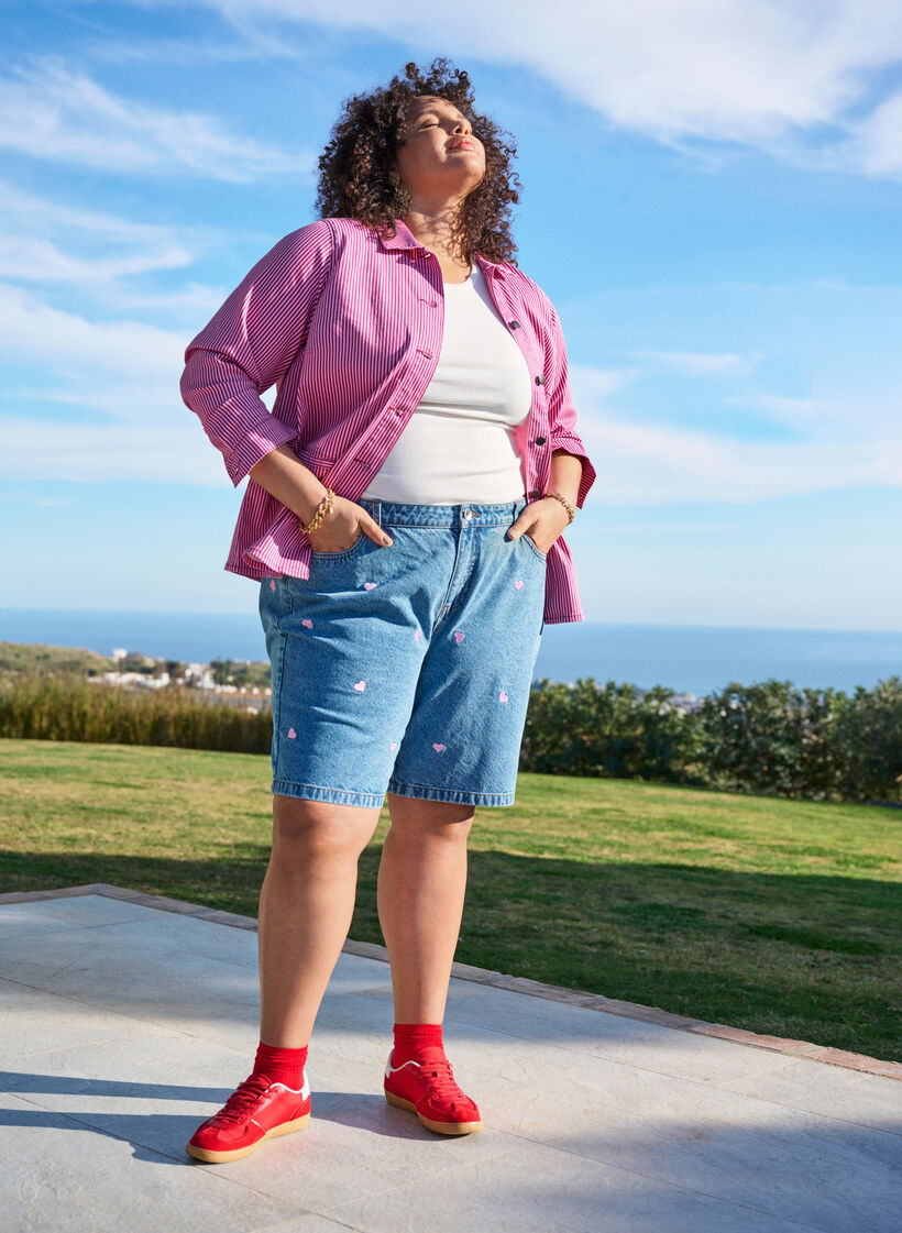 Jeansshorts med h&ouml;g midja och broderade hj&auml;rtan, Bl&aring;, Image image number 0