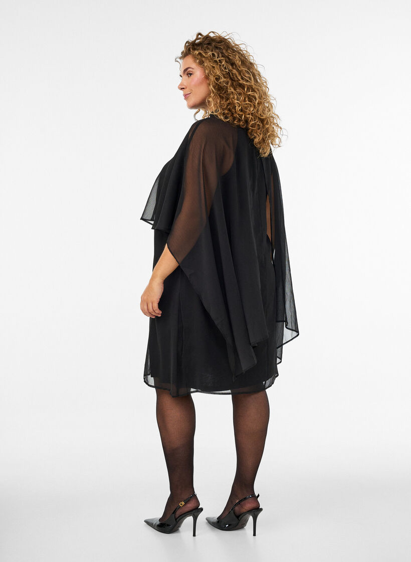 Kn&auml;l&aring;ng kl&auml;nning i chiffong med skir cape, Svart, Model image number 2