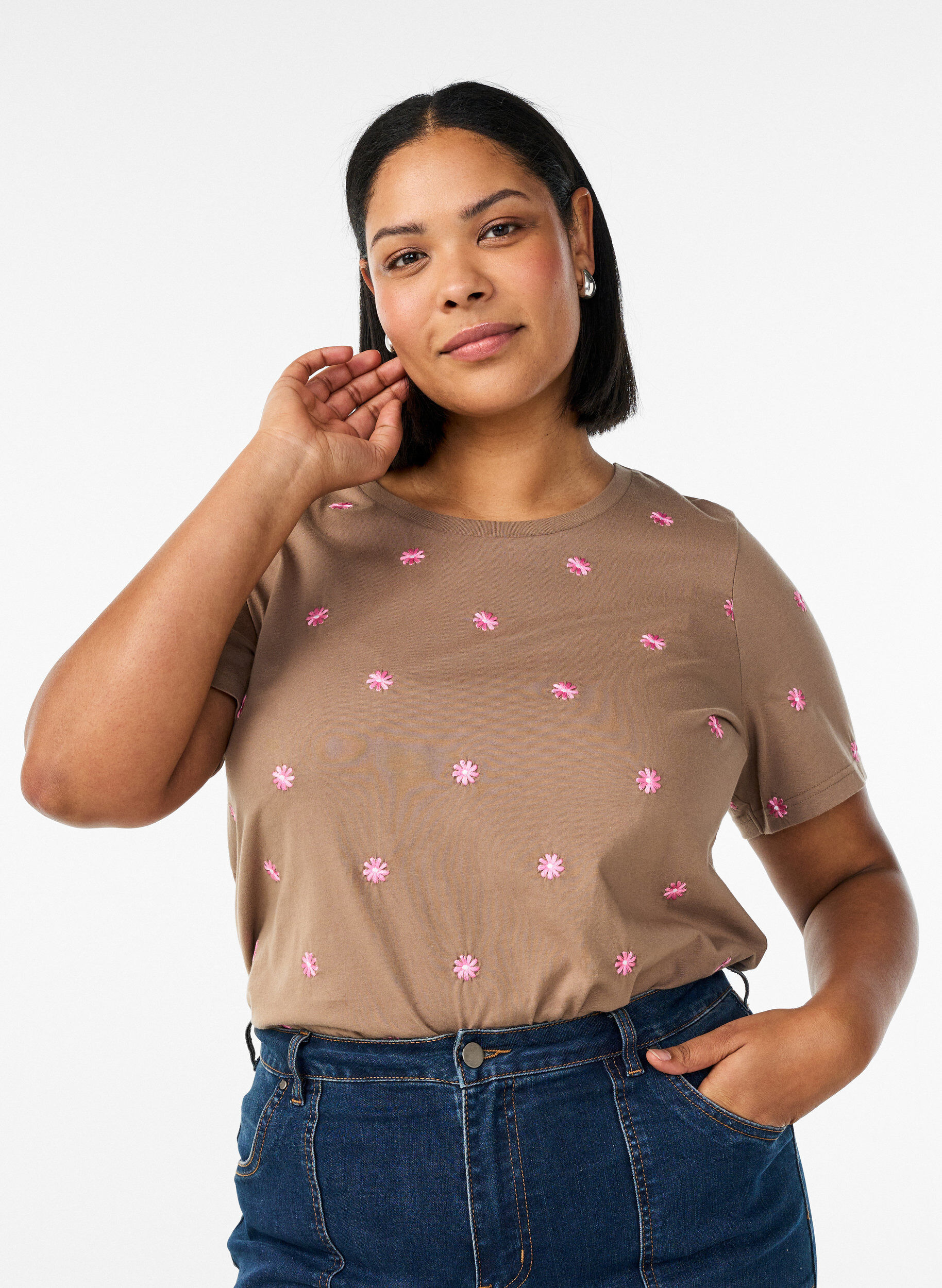 ZizziT-shirt i ekologisk bomull med broderade motiv, Brun, Model image number 0