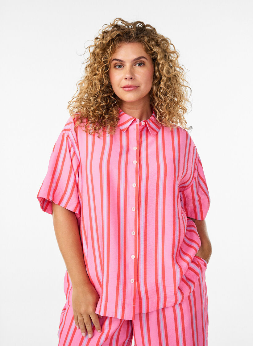 Kort&auml;rmad randig skjorta i viskos, Rosa, Model image number 0