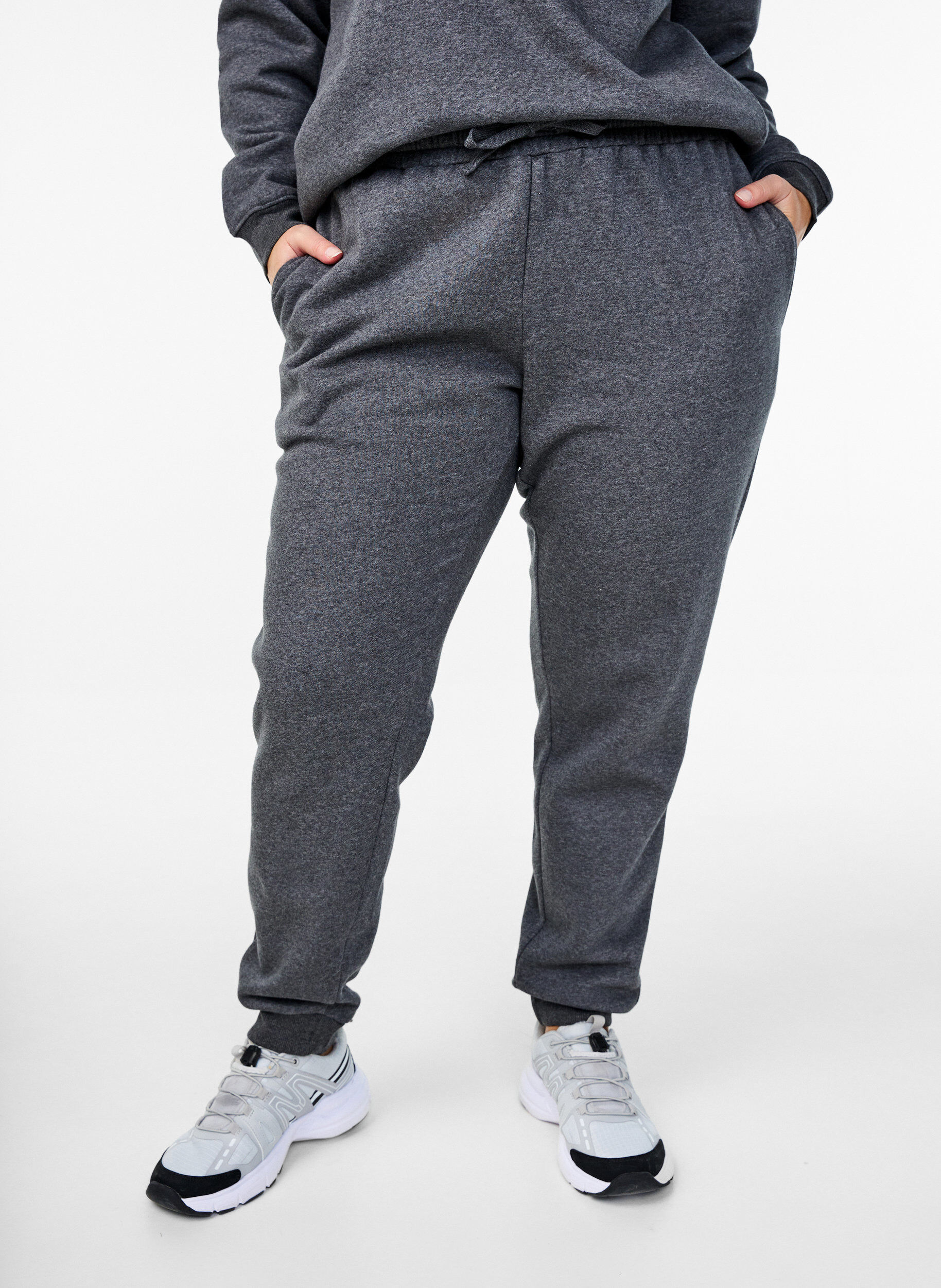 Zizzi Joggers med h&ouml;g midja, Gr&aring;, Model image number 2