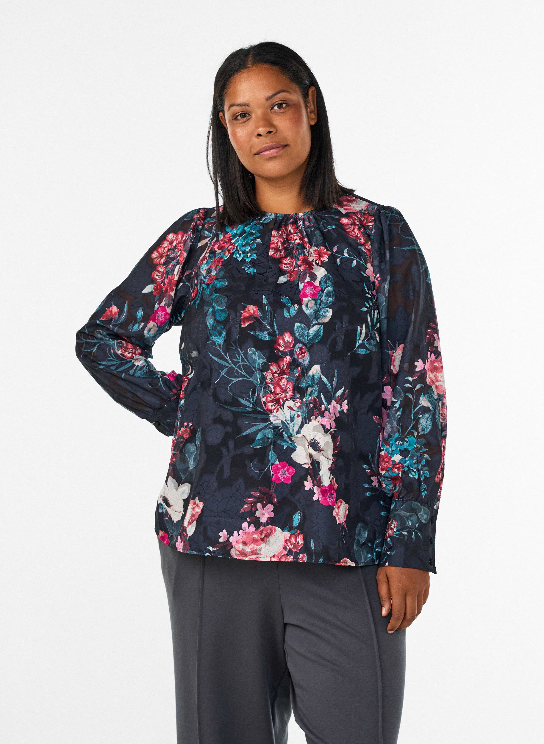 ZizziBlommig blus med v&auml;vd textur, Svart, Model image number 0