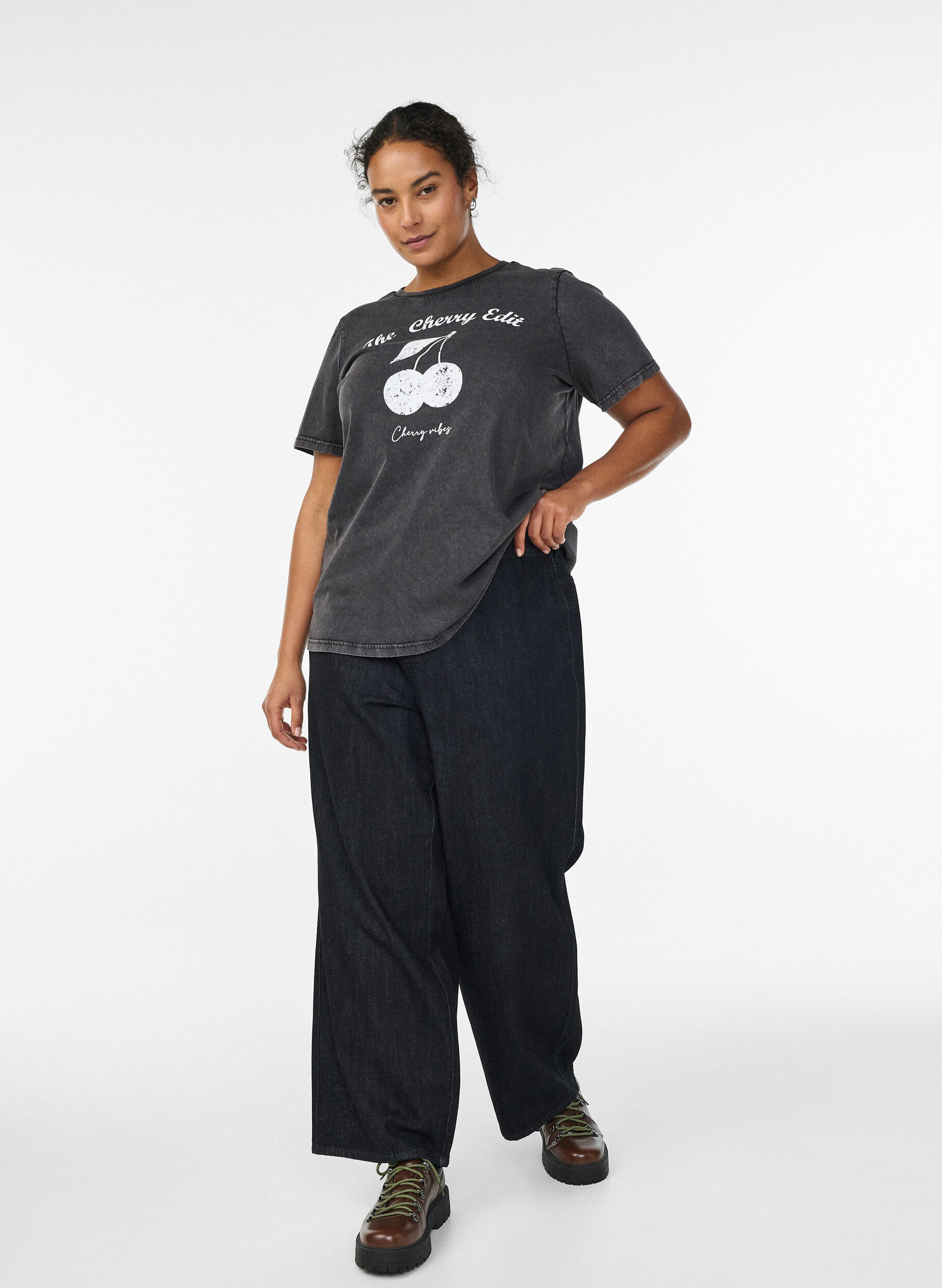 Zizzi T-shirt i ekologisk bomull med tryck, Gr&aring;, Model image number 1