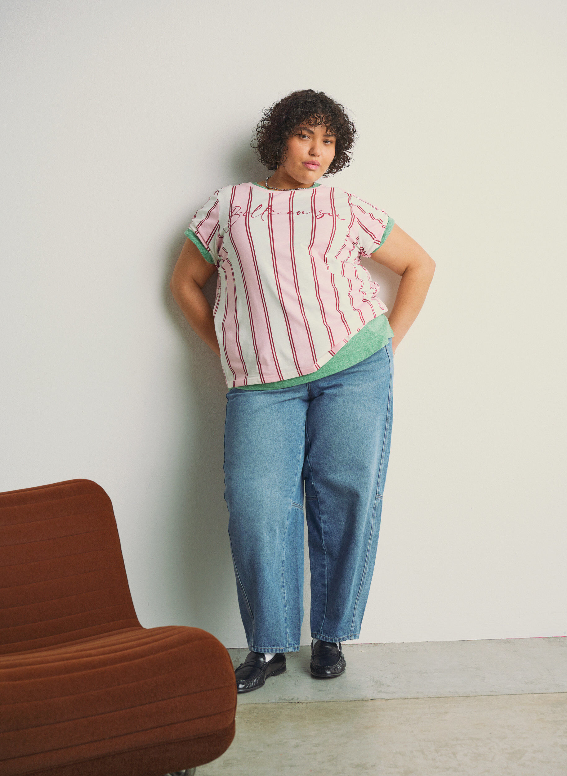 Zizzi T-shirt med r&auml;nder och texttryck, Rosa, Image image number 0