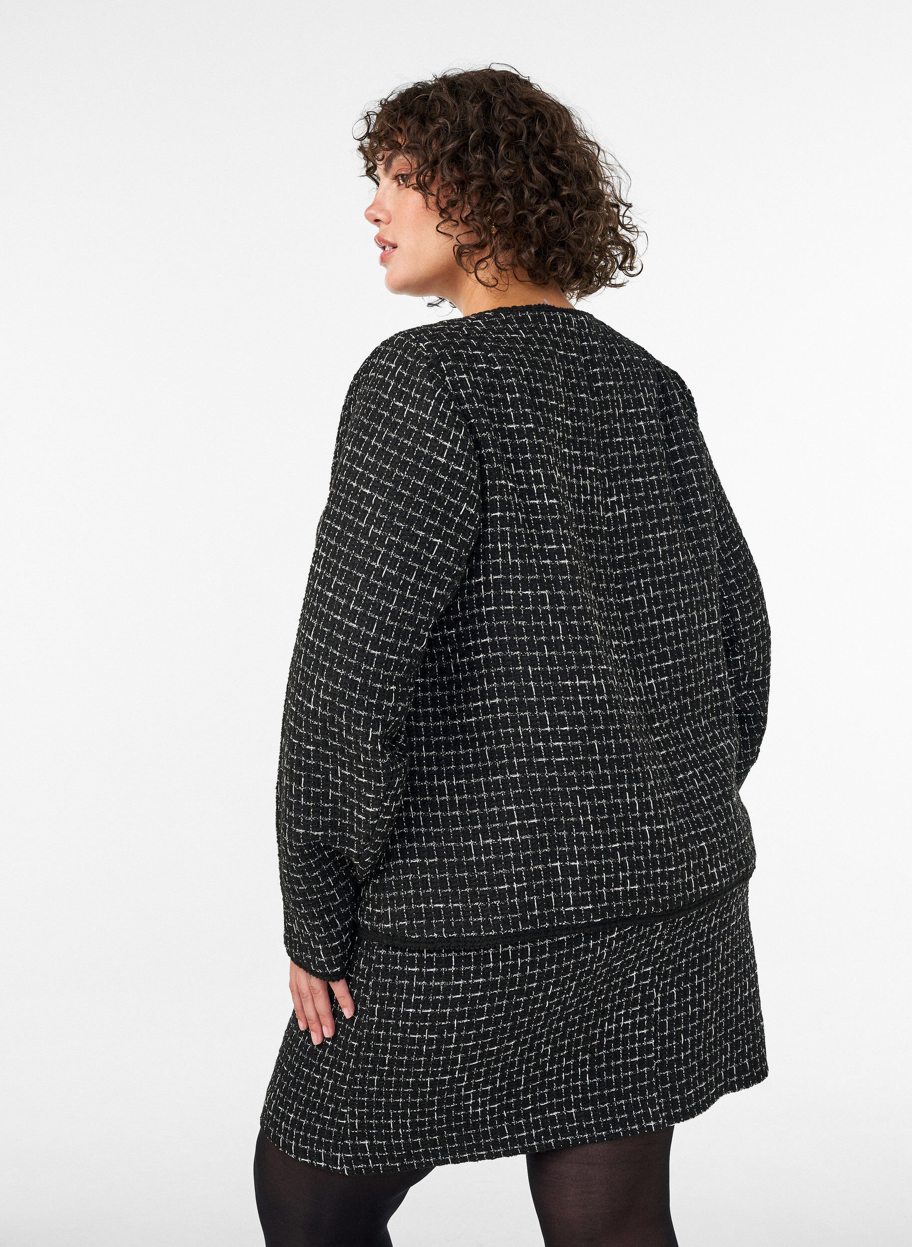 ZizziJacka i boucl&eacute; med guldf&auml;rgade knappar, Svart, Model image number 2