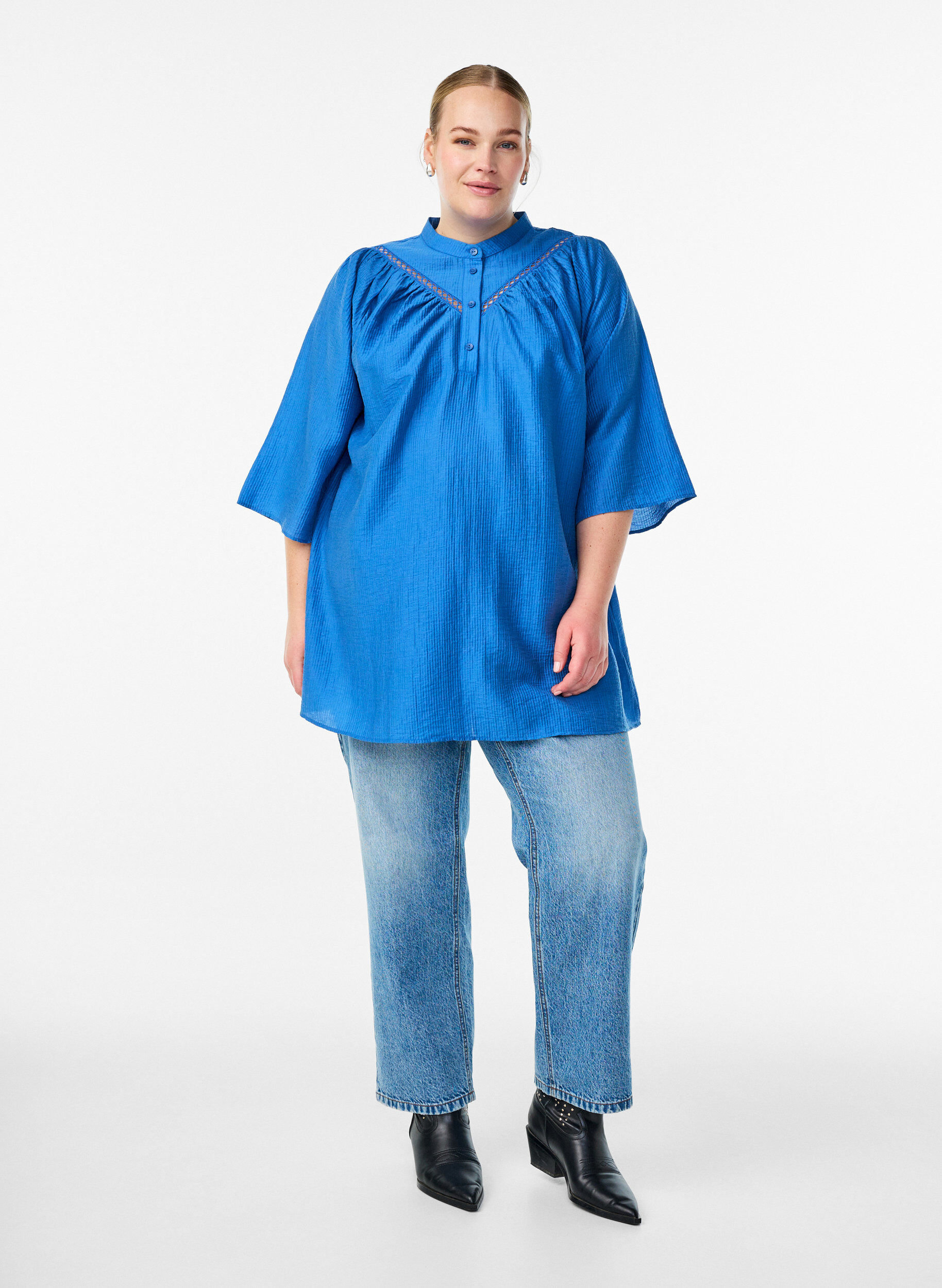 Zizzi Tunika med virkade detaljer och randig textur, Bl&aring;, Model image number 1