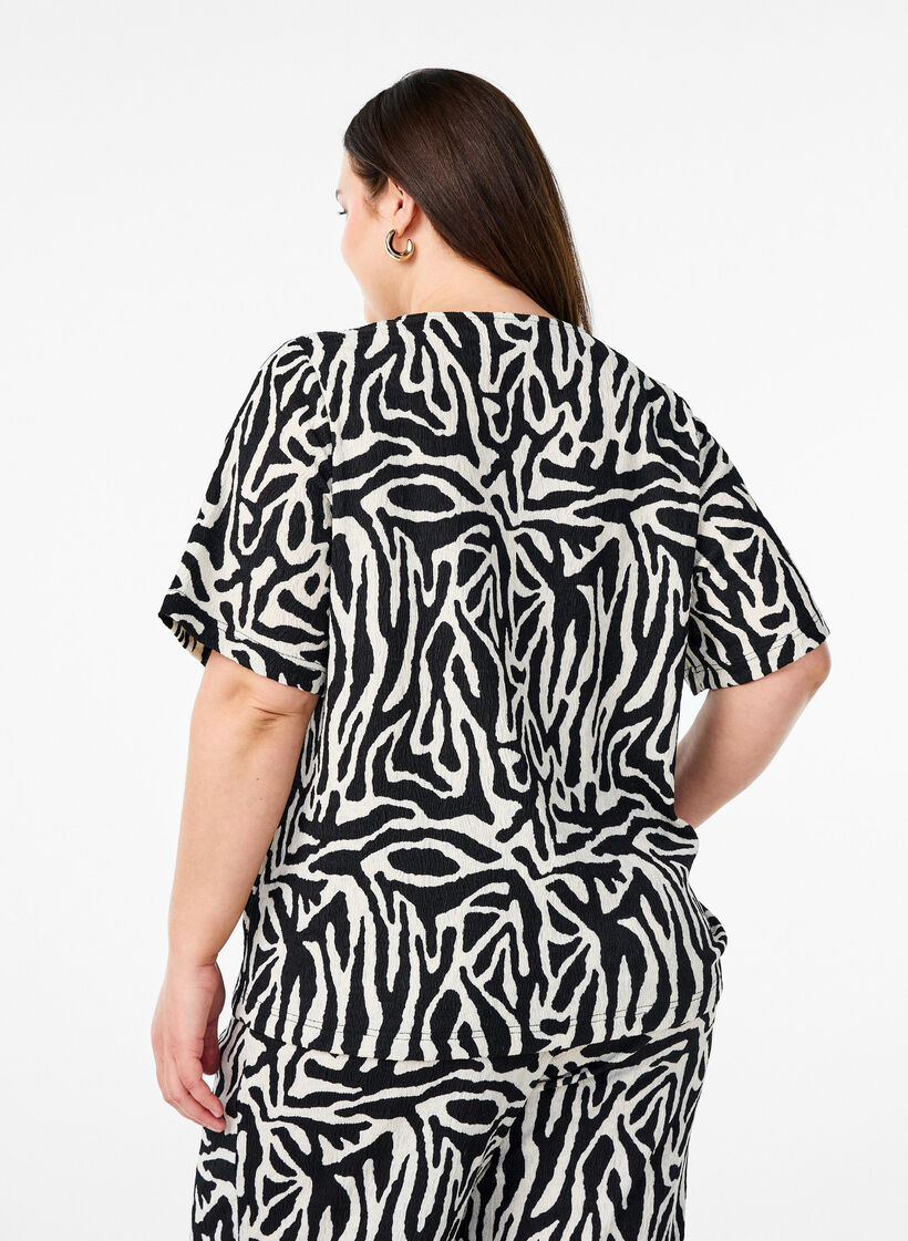 Kort&auml;rmad blus med m&ouml;nster, Svart, Model image number 2