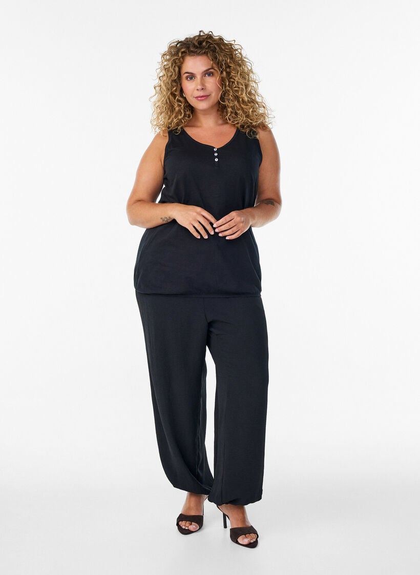 Linne i ekologisk bomull med v-ringning och knappar, Svart, Model image number 1