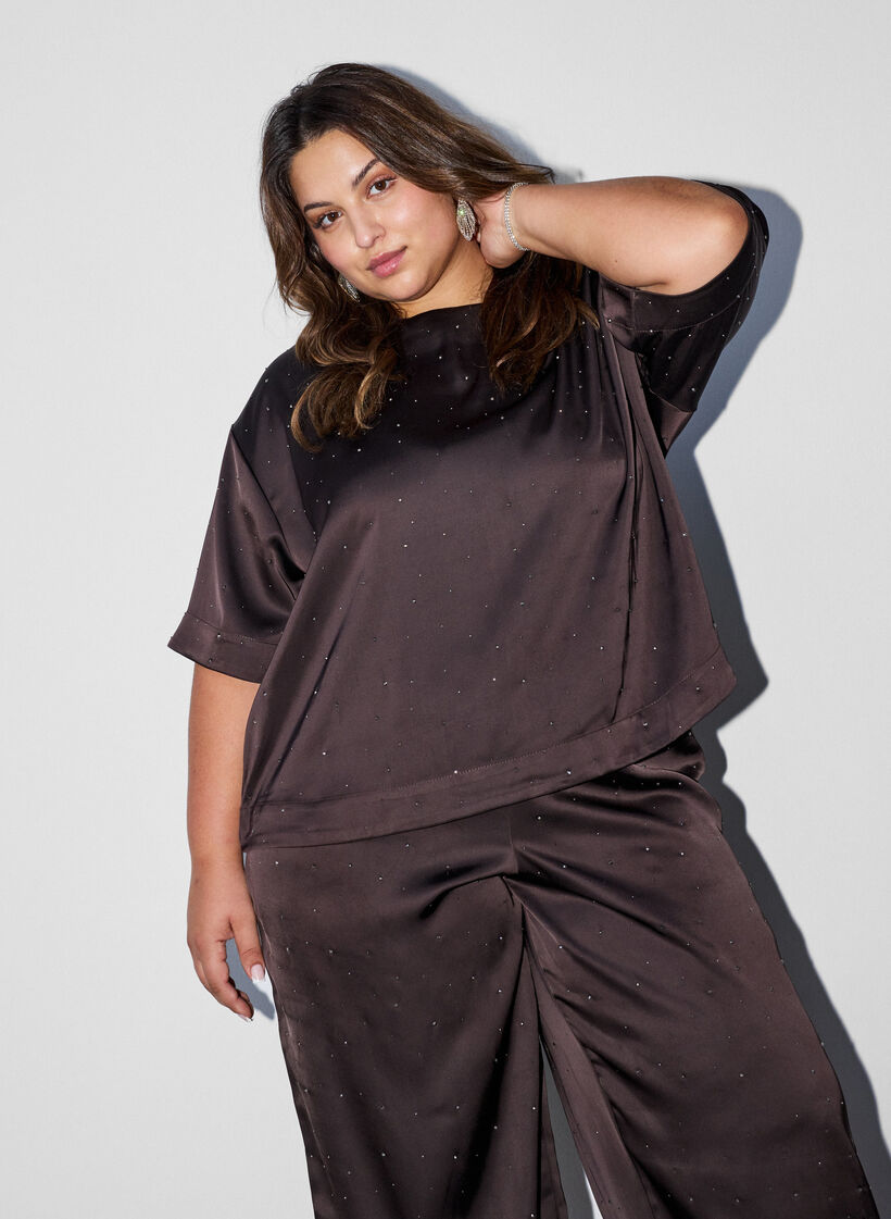 Satinblus med strass och armb&aring;gsl&aring;nga &auml;rmar, Brun, Model image number 0