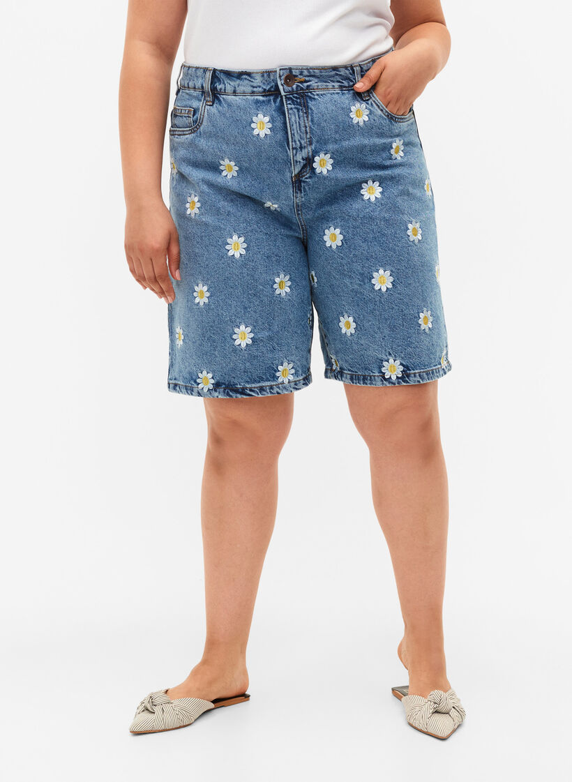 Högmidjade Mille shorts med broderade blommor, Light Blue Flower, Model image number 2