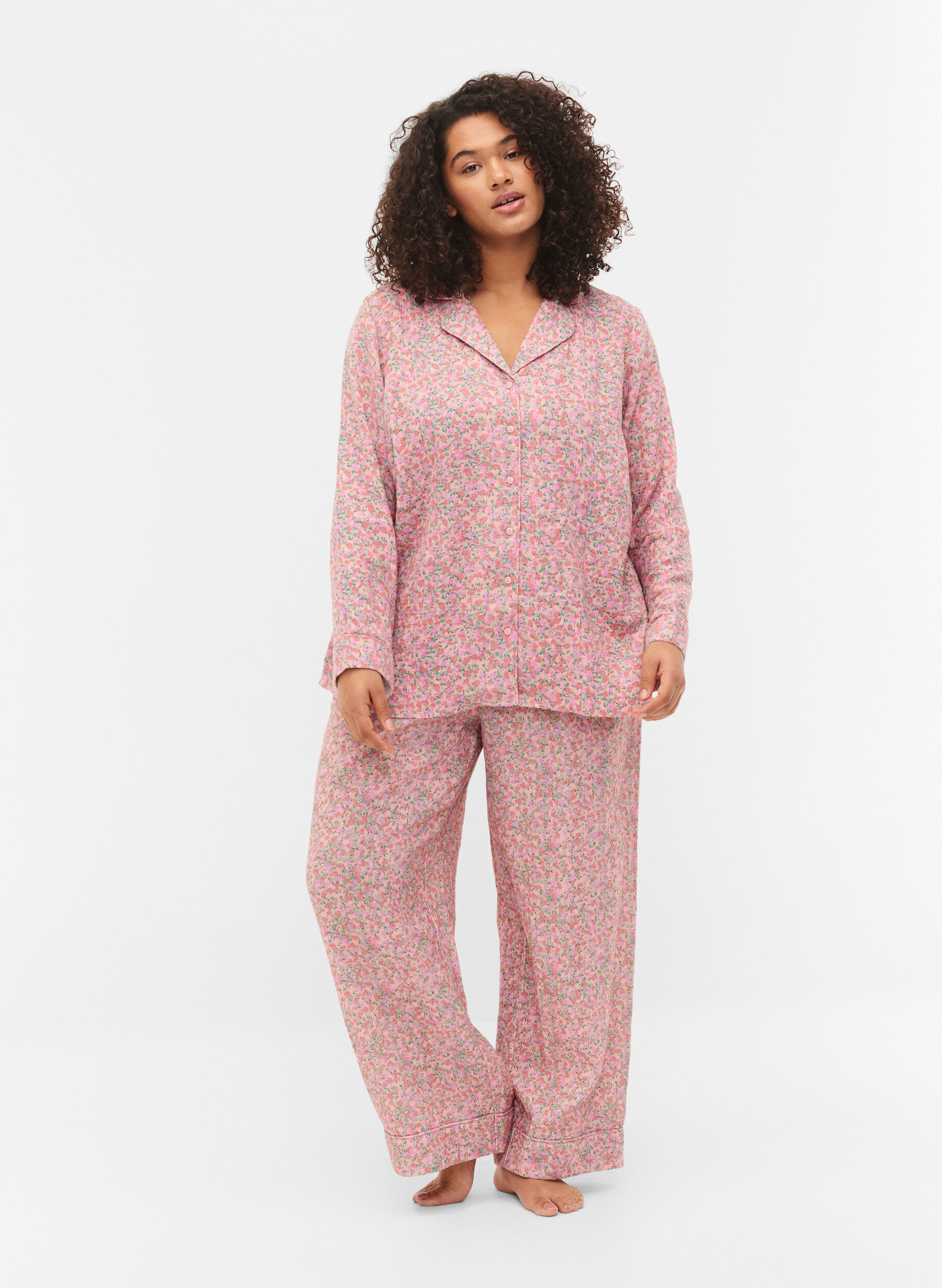 Zizzi Pyjamasskjorta i bomull med blomm&ouml;nster, Powder Pink, Model image number 2