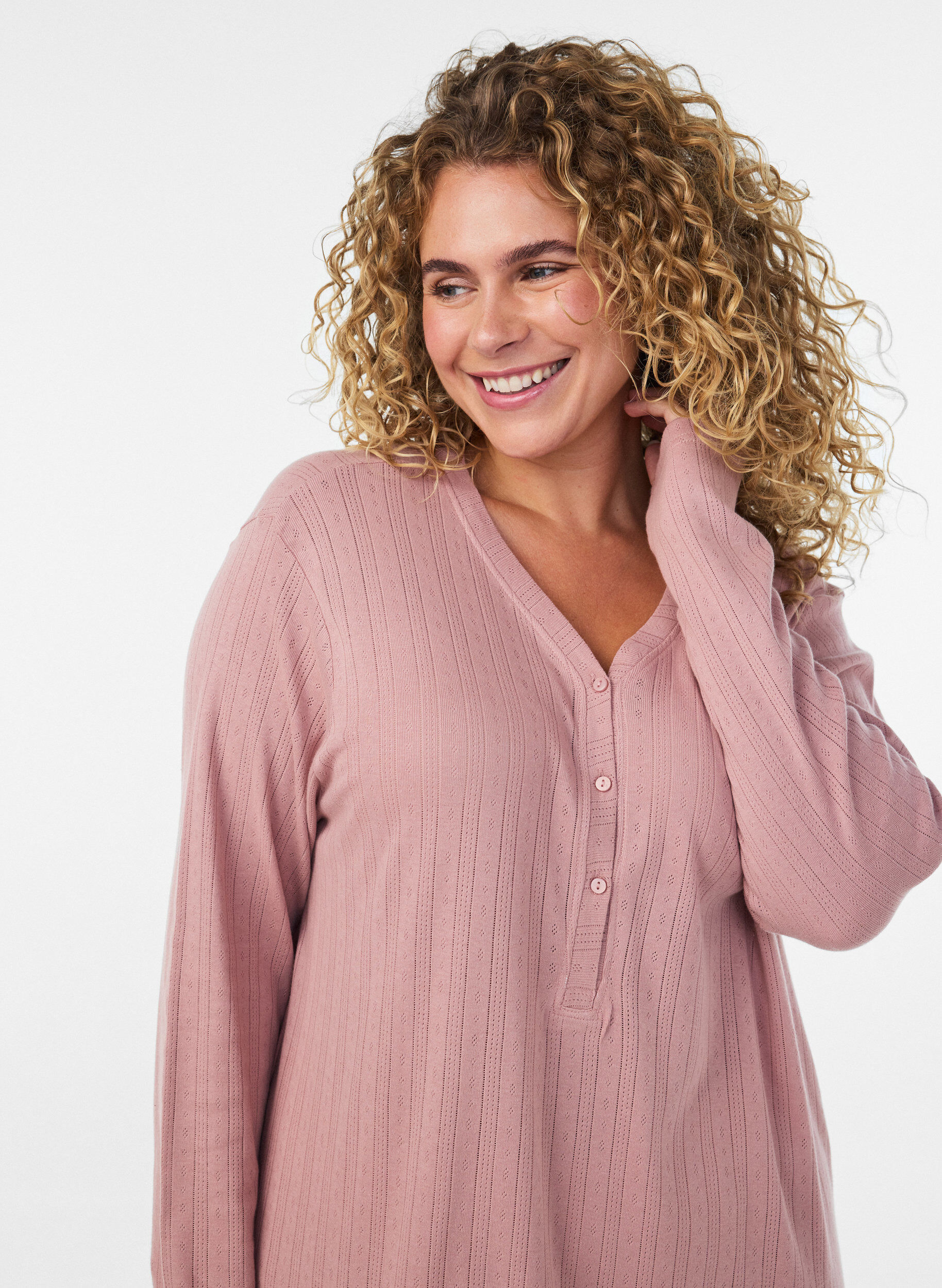 ZizziNattlinne i ekologisk bomull med h&aring;lbroderi, Rosa, Model image number 3
