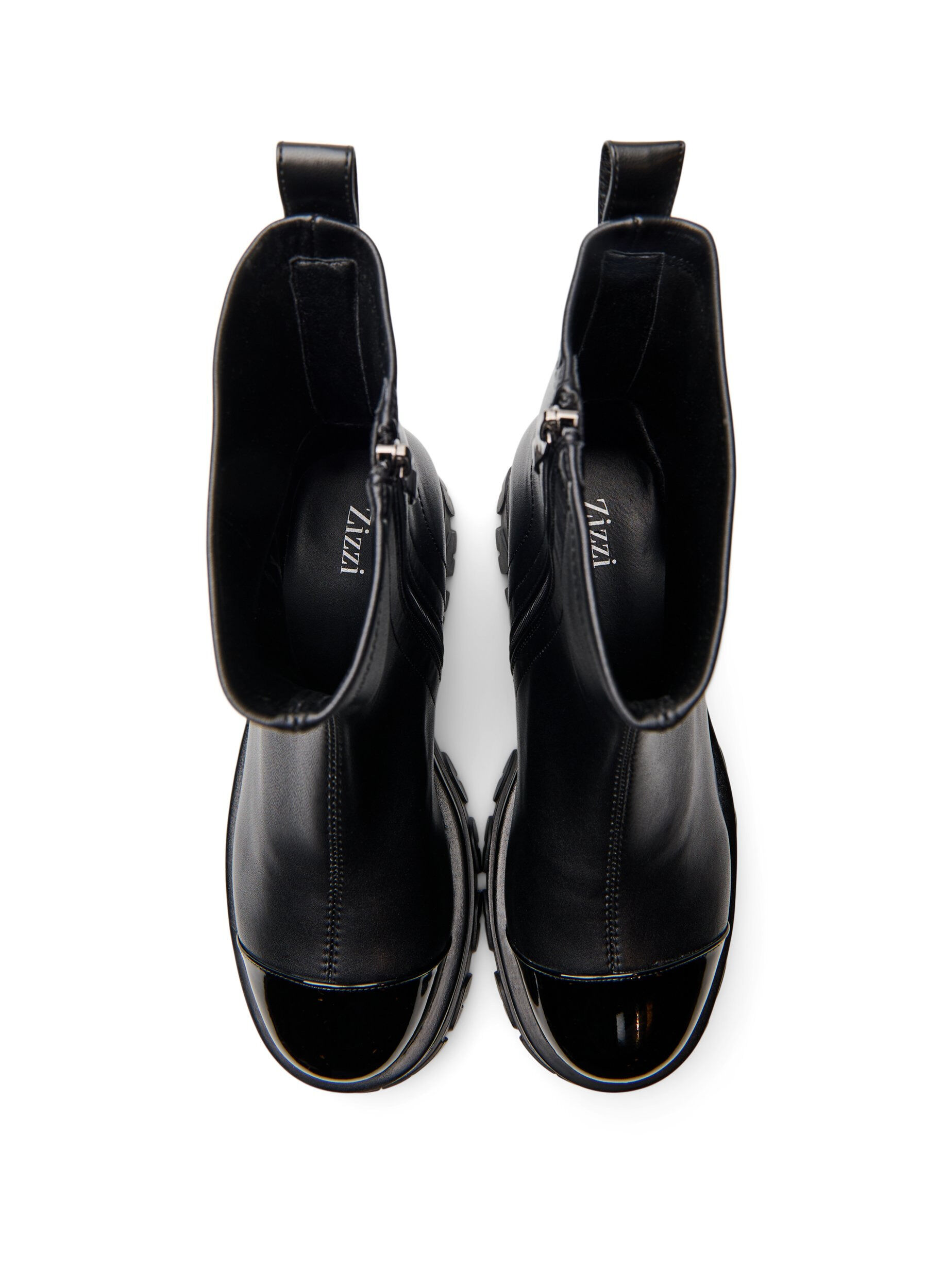 Zizzi Bred passform &ndash; Grov k&auml;nga med lackdetalj, Svart, Packshot image number 2