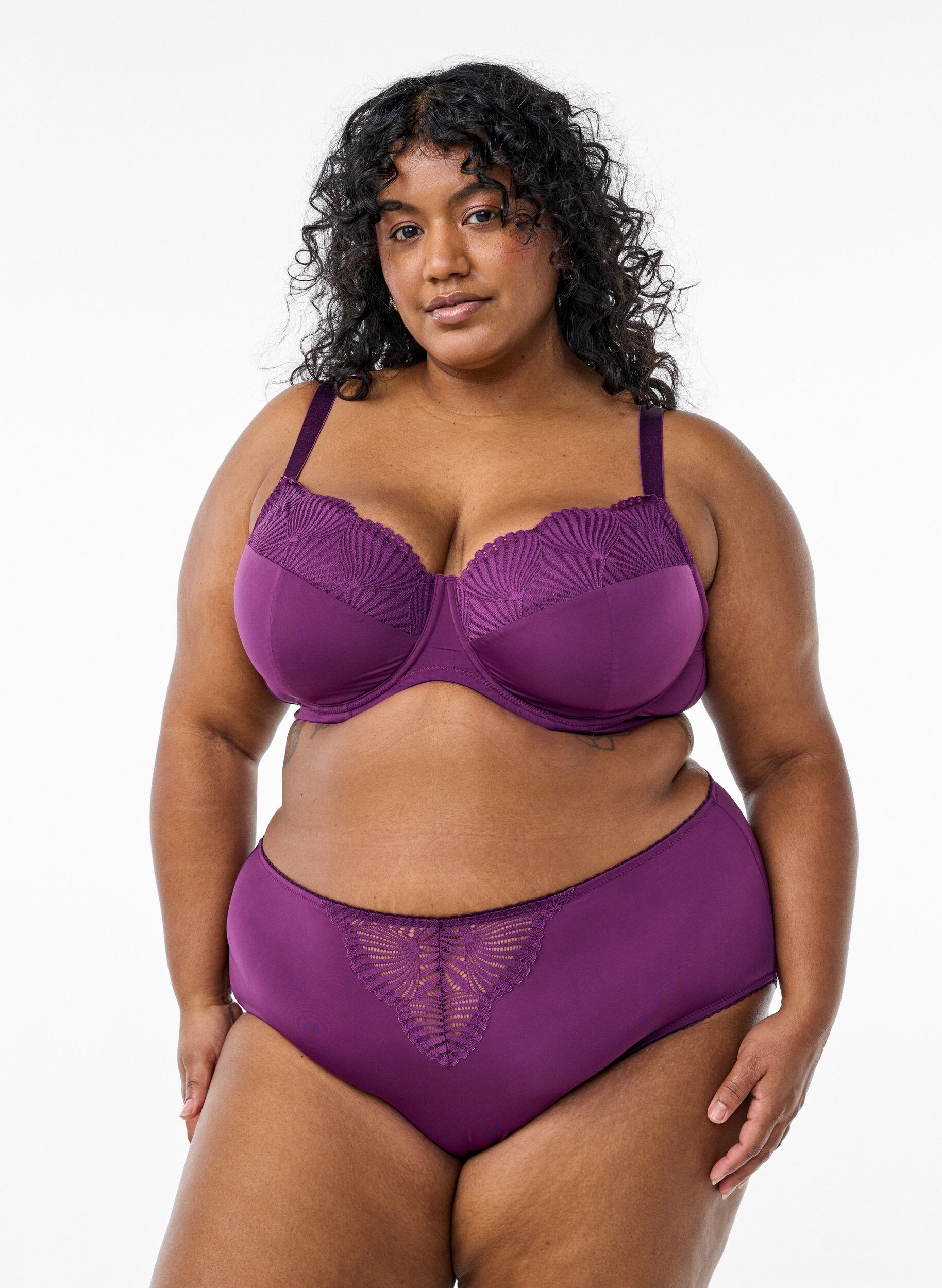 Trosor i mikrofibermaterial med spetsdetaljer, M&ouml;rk Bordeaux, Model