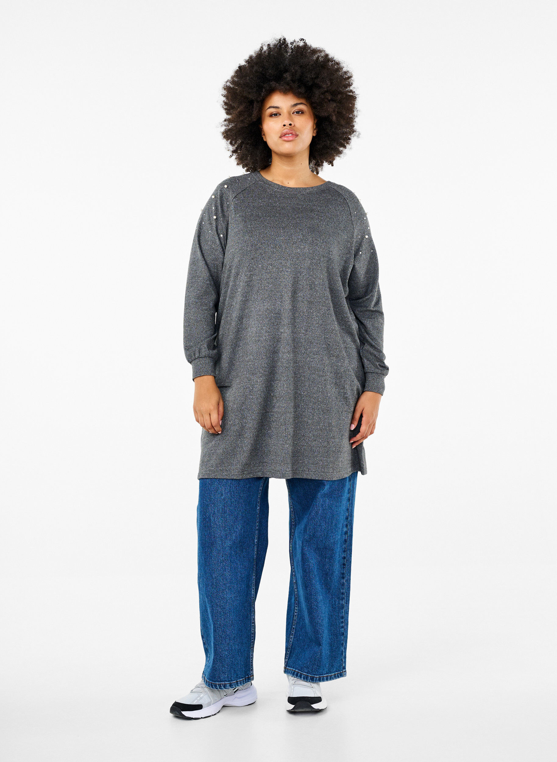 Zizzi Kl&auml;nning med l&aring;nga &auml;rmar och p&auml;rlor, Gr&aring;, Model image number 1