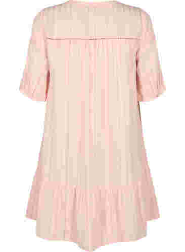 Randig klänning i viskos med spetsdetaljer, Strawberry Cream, Packshot image number 1
