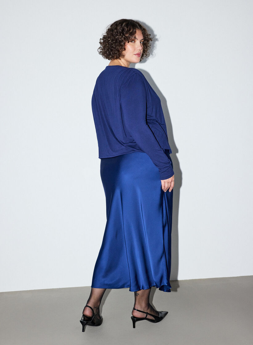 Midikjol i satin, Bl&aring;, Model image number 1