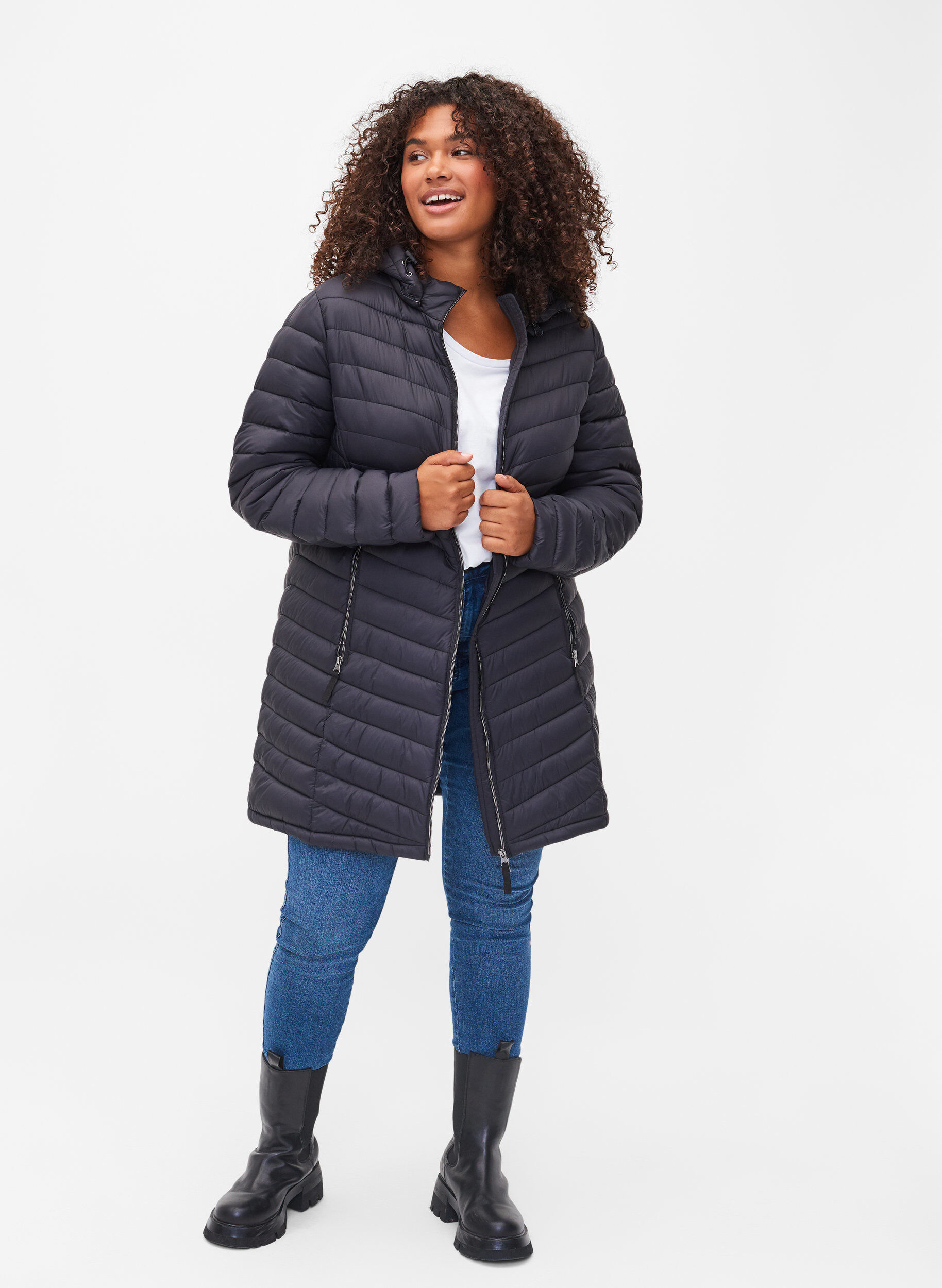 ZizziL&auml;ttviktsjacka med fickor och avtagbar huva, Svart, Model image number 1