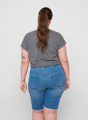 Kroppsnära jeansshorts med råa kanter, Blue Denim, Model image number 1