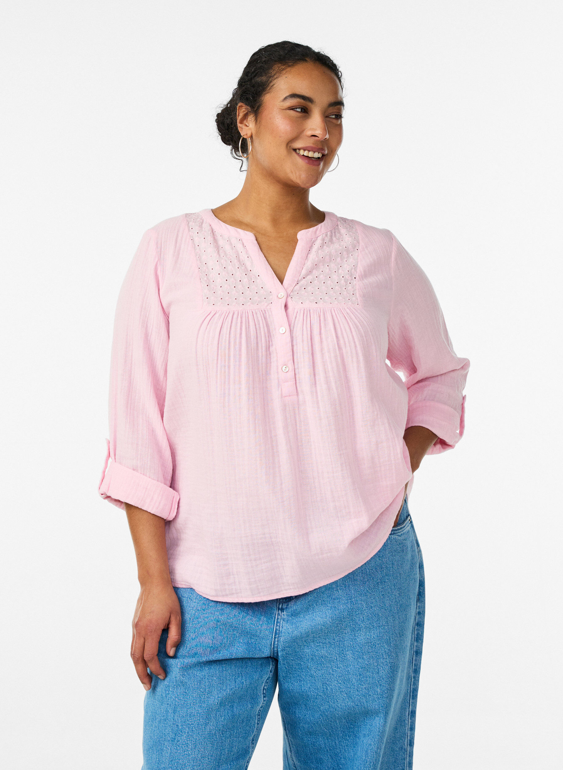 ZizziBlus i bomullsmuslin med broderie anglaise, Rosa, Model image number 0