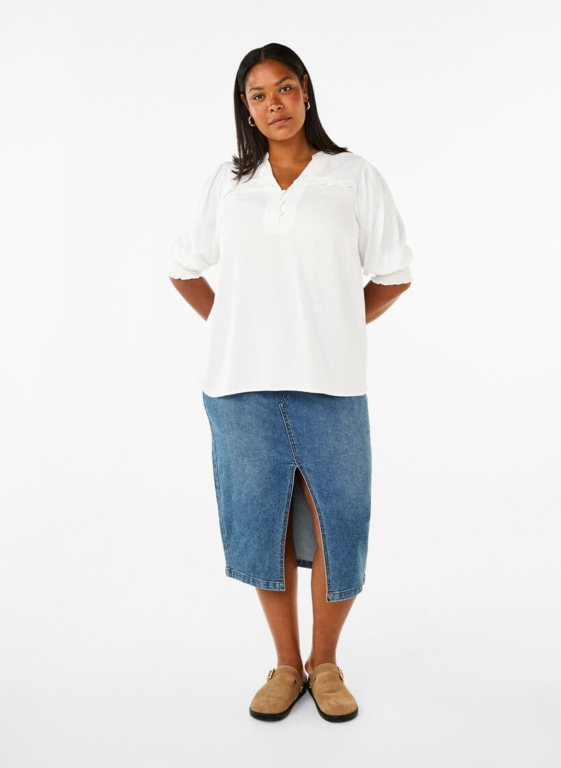 Blus i viskos med smock- och volangdetaljer, Bright White, Model image number 2