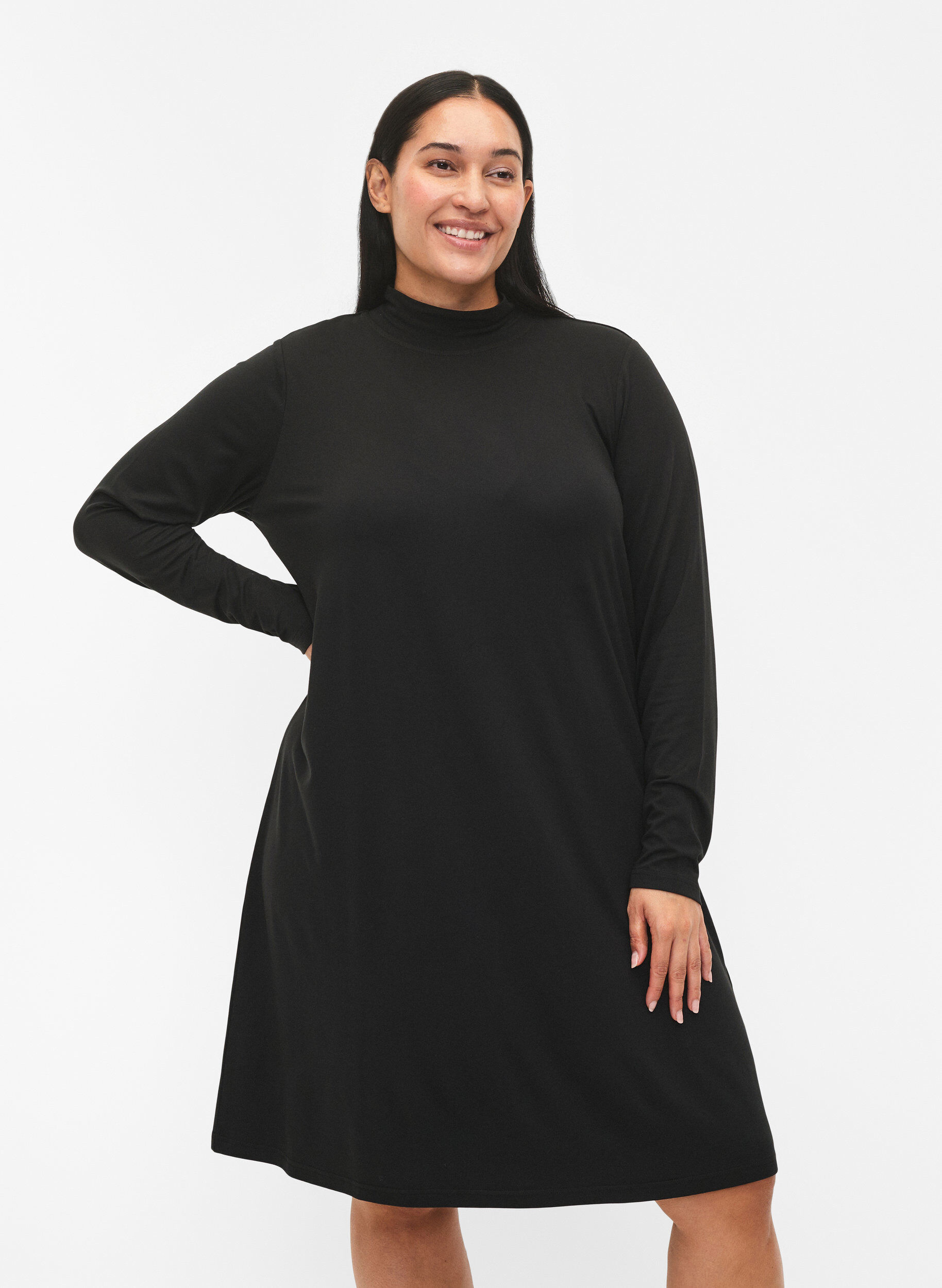 FLASH - L&aring;ng&auml;rmad kl&auml;nning med turtleneck, Svart, Model