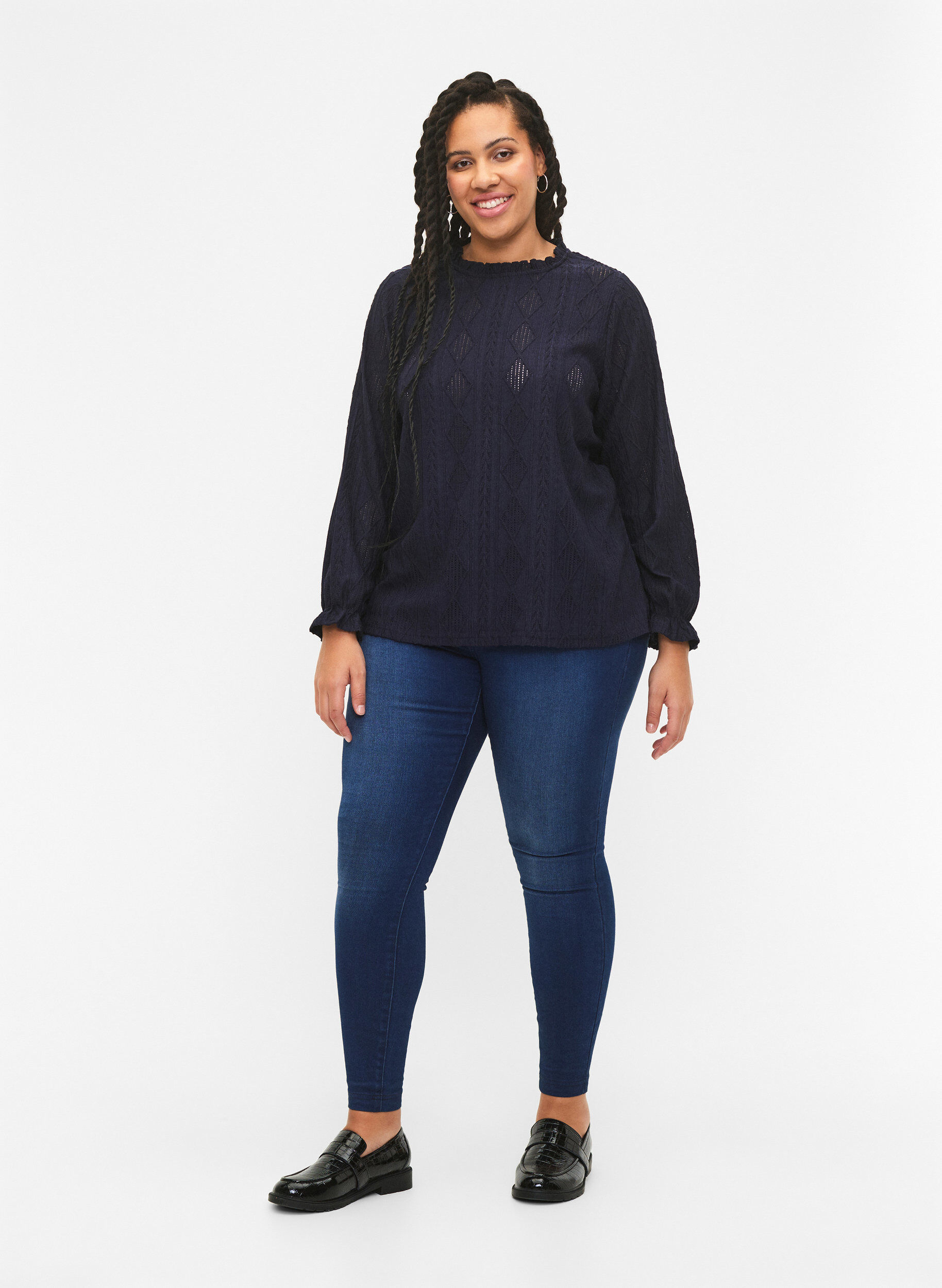 Zizzi Blus med volangdetaljer och ton-i-ton-m&ouml;nster, Night Sky, Model image number 2