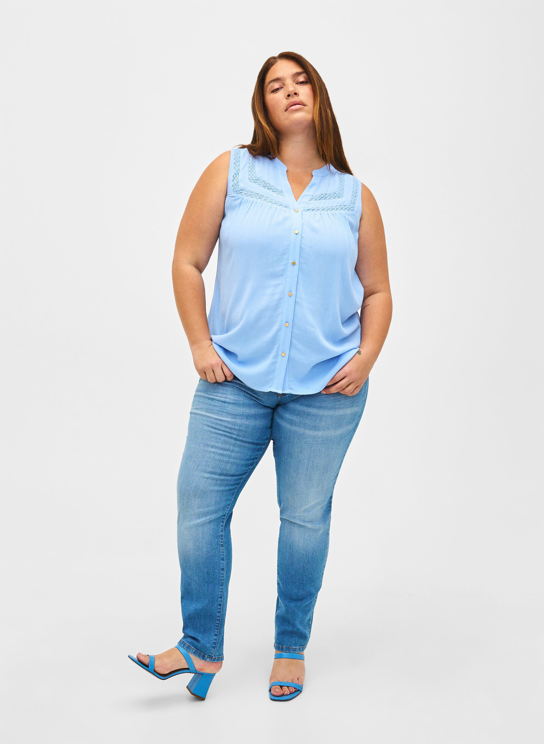 Zizzi &Auml;rml&ouml;s viskosblus med virkade detaljer, Serenity, Model image number 2