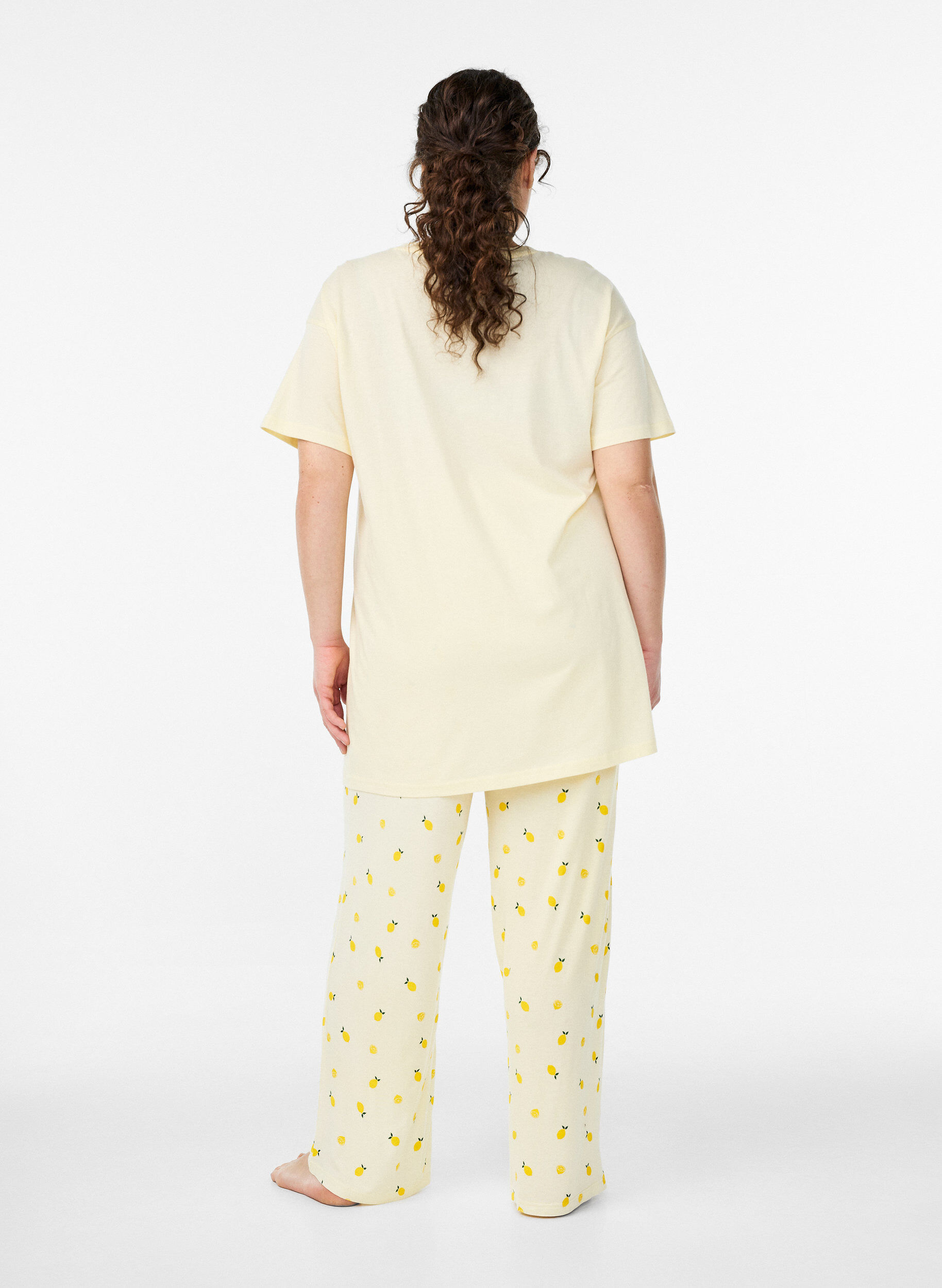 Zizzi Pyjamasbyxor i mjuk jersey med h&ouml;g midja och fruktm&ouml;nster, Gul, Model image number 1