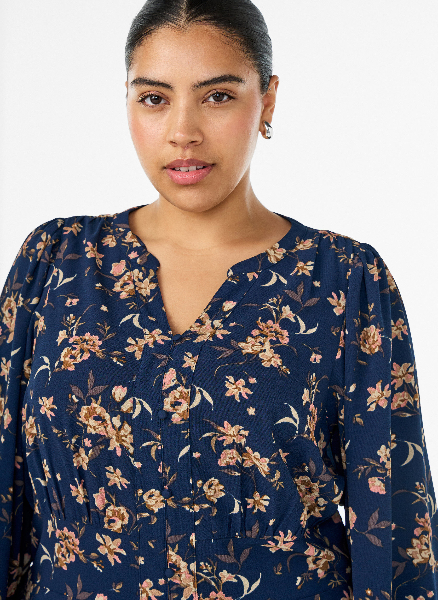 ZizziMidikl&auml;nning med smock och dekorativa knappar, Bl&aring;, Model image number 2