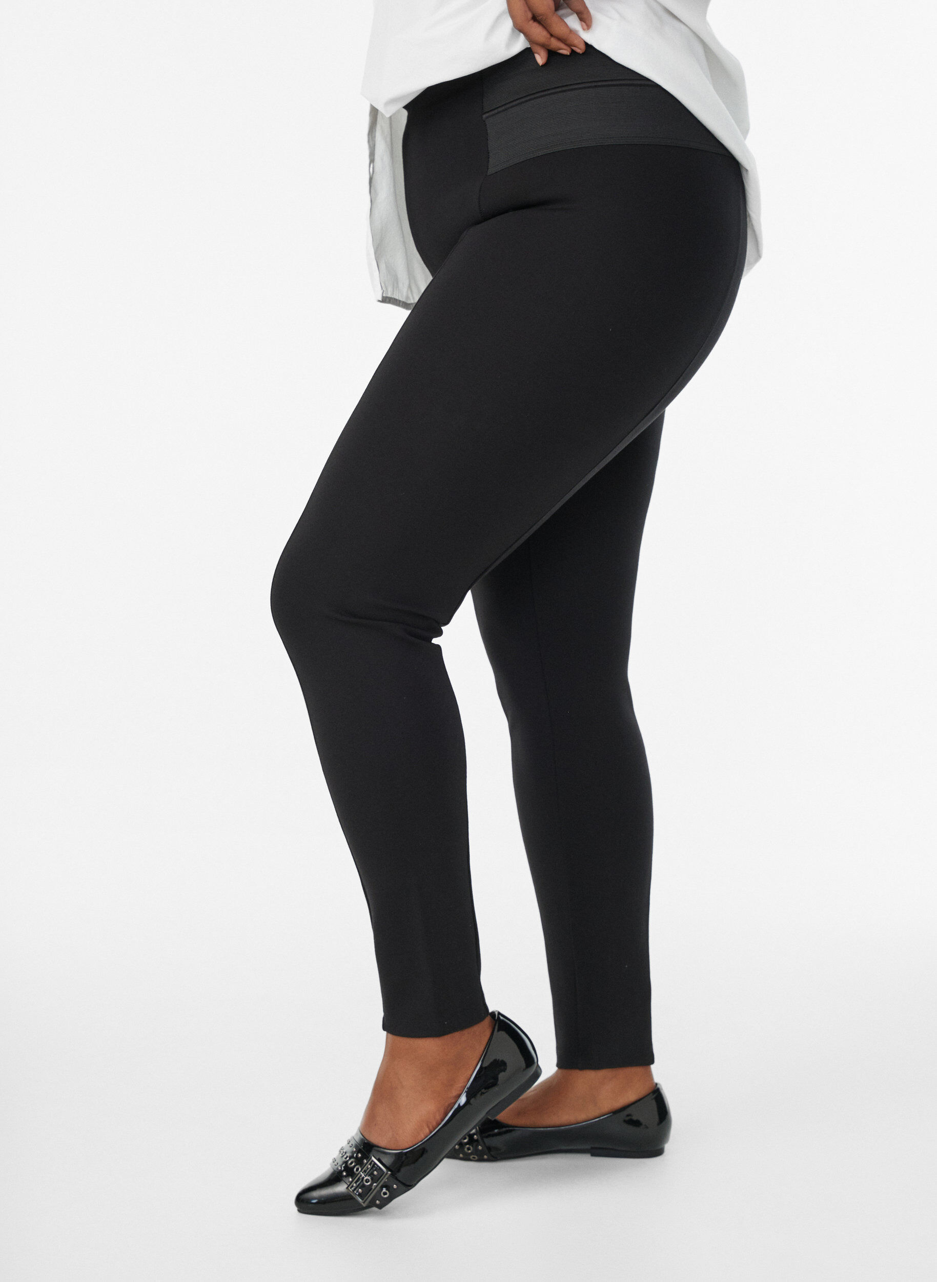 Zizzi Leggings med bred res&aring;r i midjan, Svart, Model image number 2