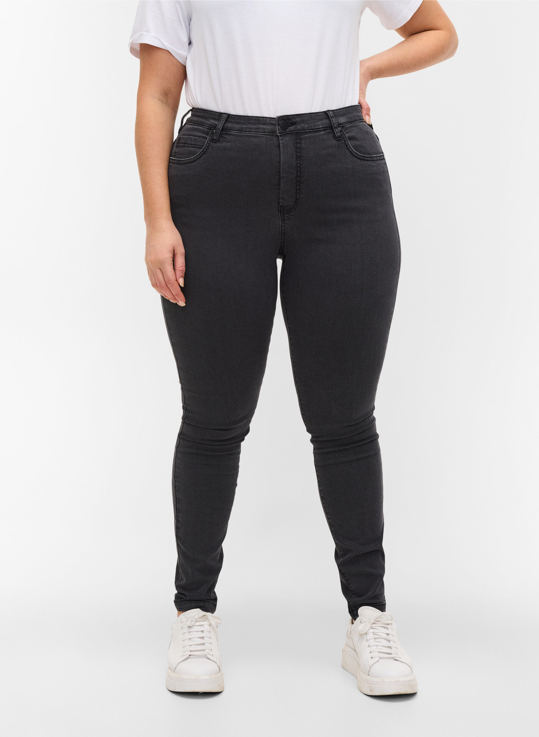 Zizzi Super slim Amy jeans med h&ouml;g midja, Gr&aring;, Model image number 3