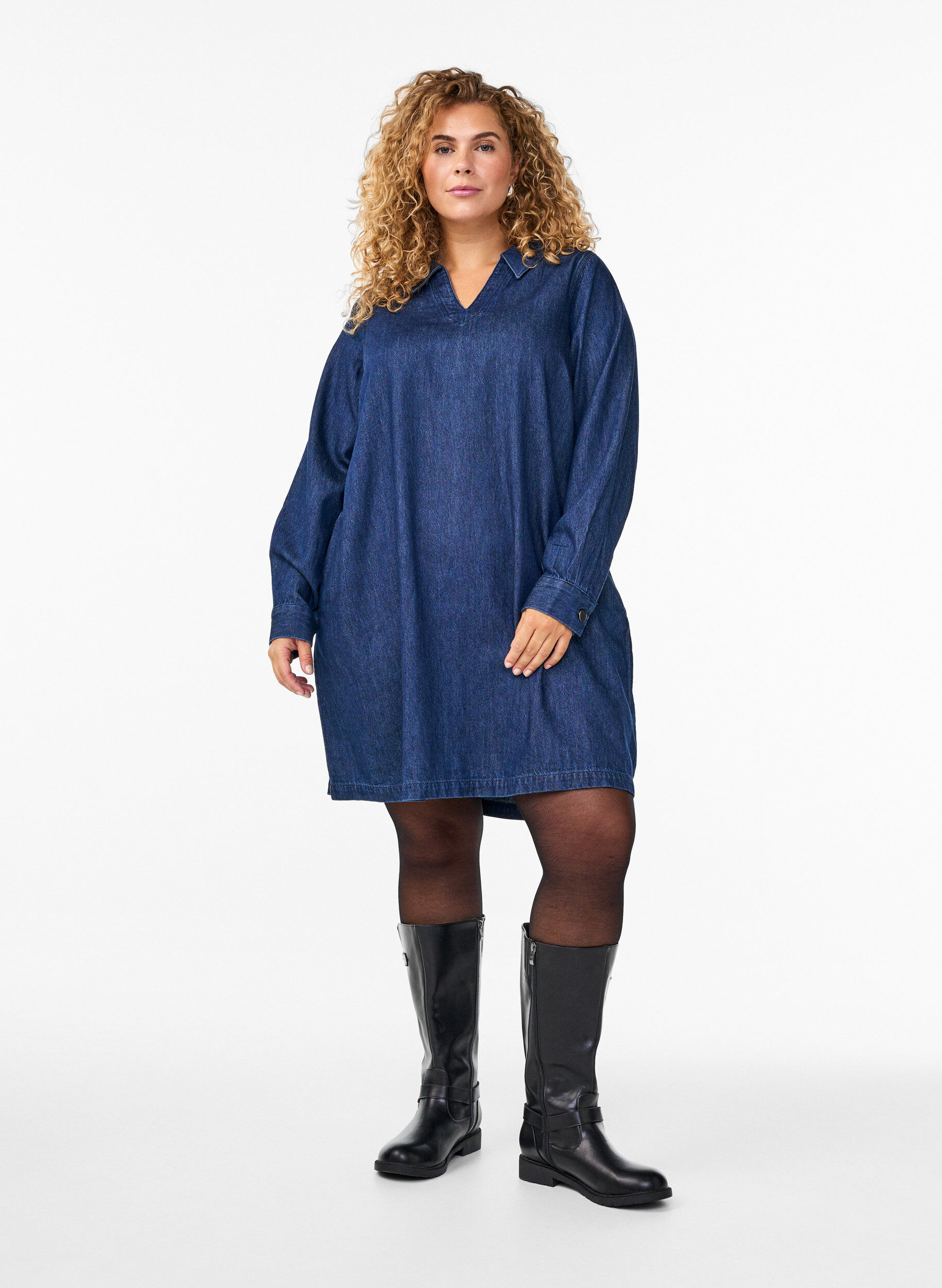 ZizziKort jeanskl&auml;nning med v-ringning och krage, Bl&aring;, Model image number 1