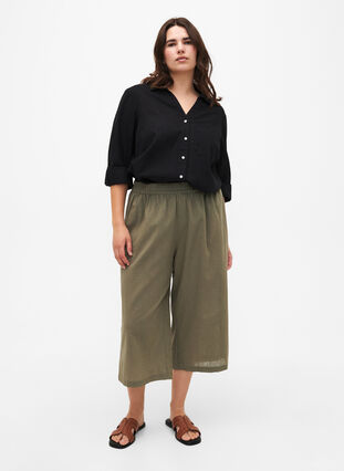 Skjortblus med knäppning i en blandning av bomull och linne, Black, Model image number 2