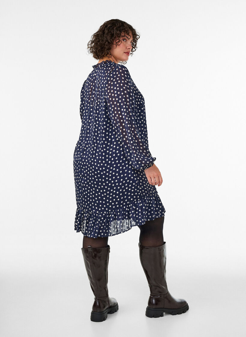 M&ouml;nstrad kl&auml;nning med volanger och l&aring;nga &auml;rmar, Bl&aring;, Model image number 2