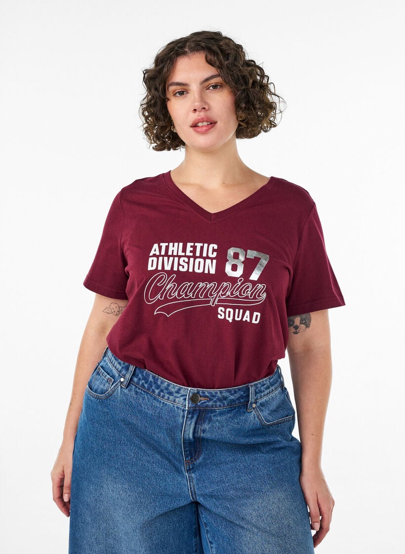 T-shirt i ekologisk bomull med ett sportigt texttryck, R&ouml;d, Model image number 0