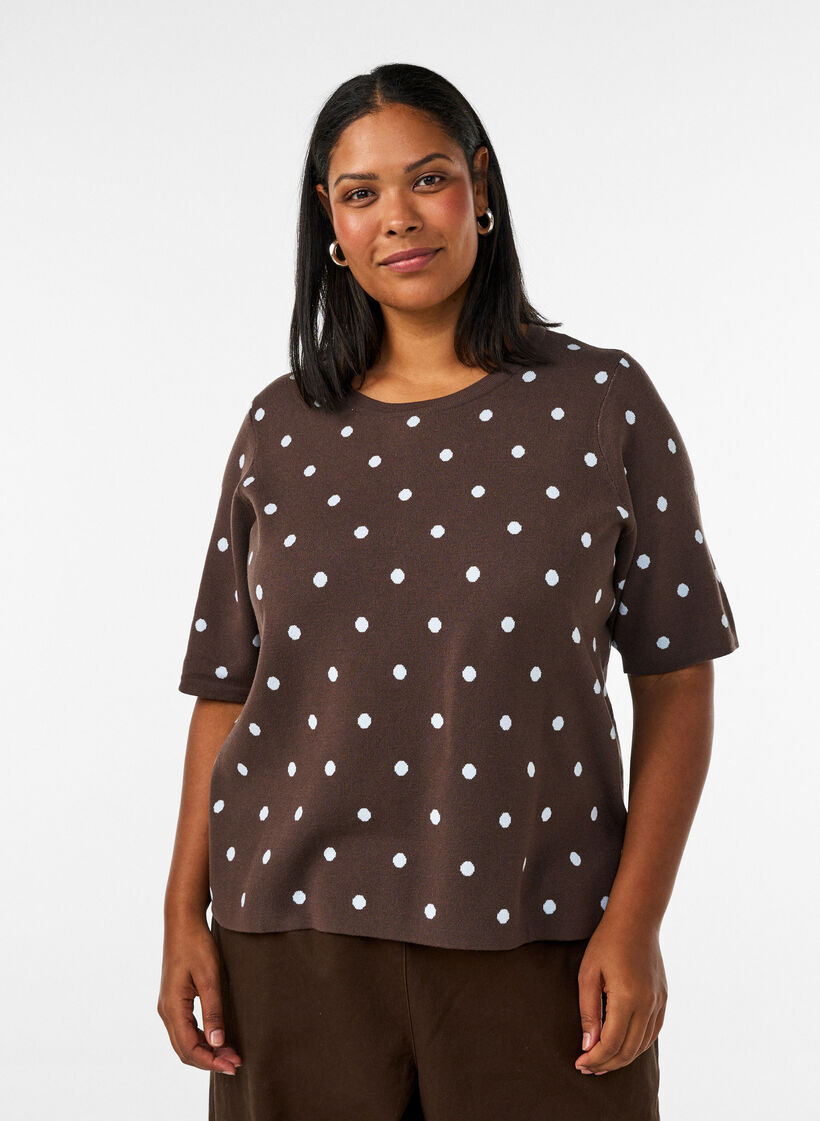 Kort&auml;rmad stickad blus med prickar, Brun, Model image number 0