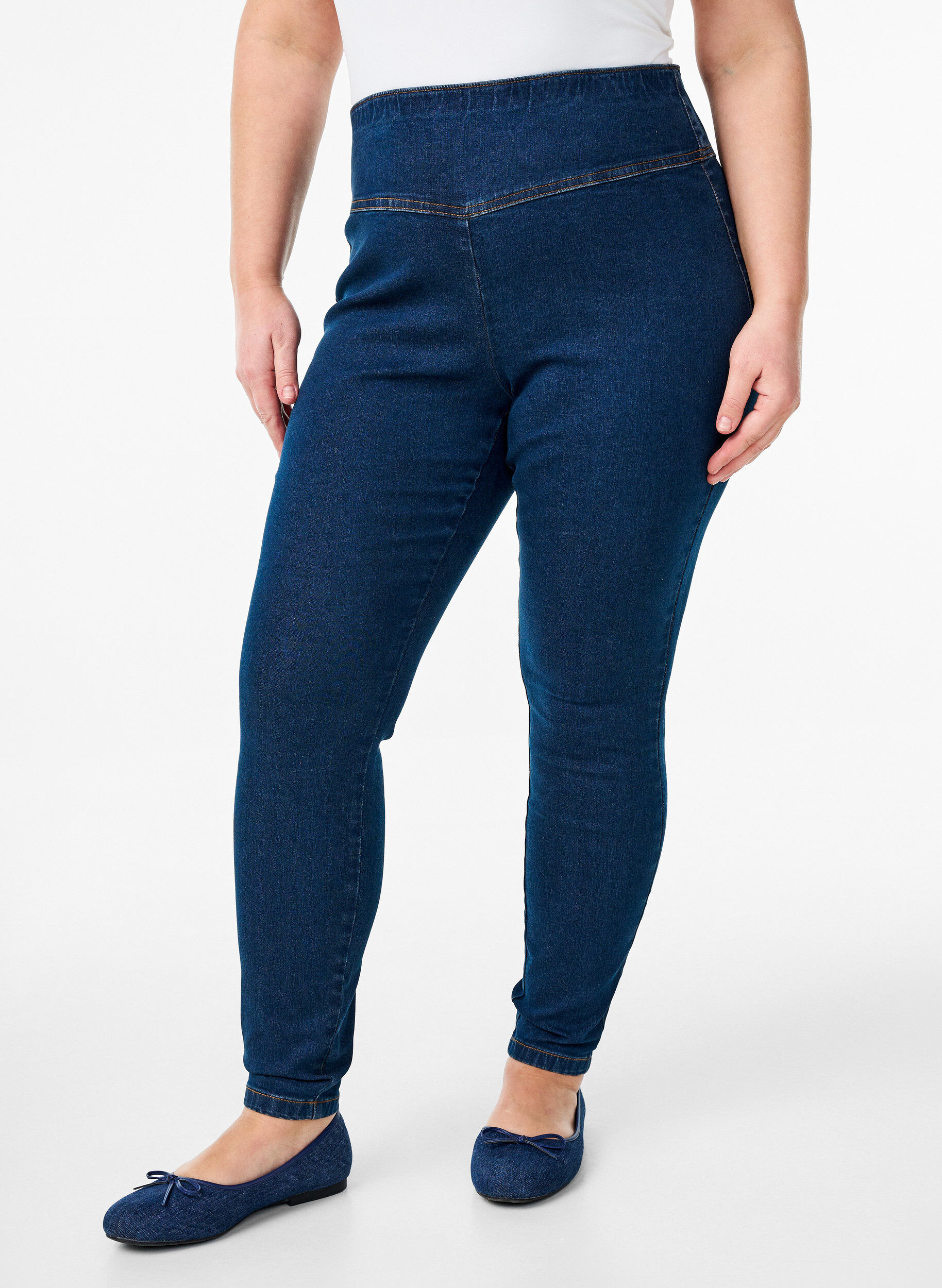 Zizzi Stretchiga jeggings med h&ouml;g midja, Bl&aring;, Model image number 2