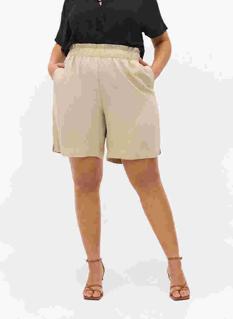Lösa shorts i viskose, Oxford Tan, Model image number 3