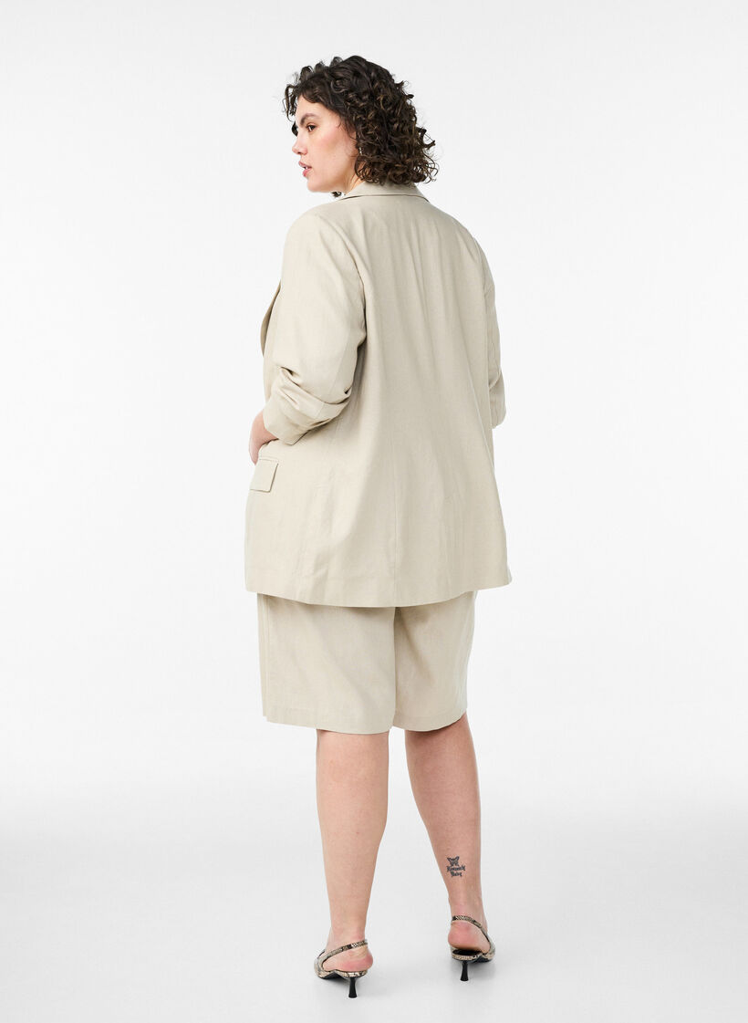 Bermudashorts med h&ouml;g midja i linne och viskos, Beige, Model image number 2