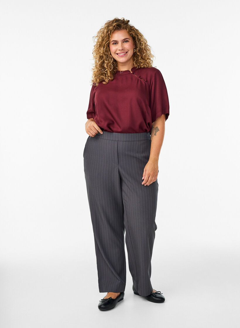 Kortärmad blus med diagonal knäppning, Röd, Model image number 1