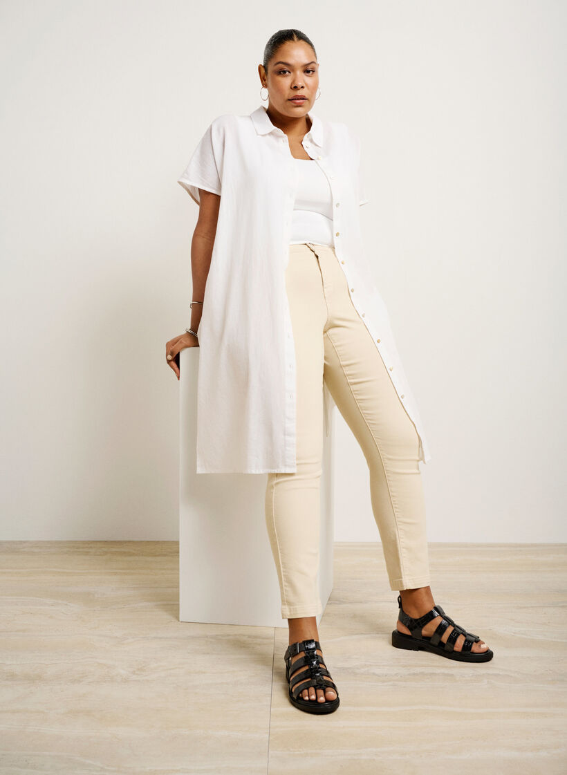 Sandal med bred passform i glänsande krokodilskinn, Black, Image image number 0