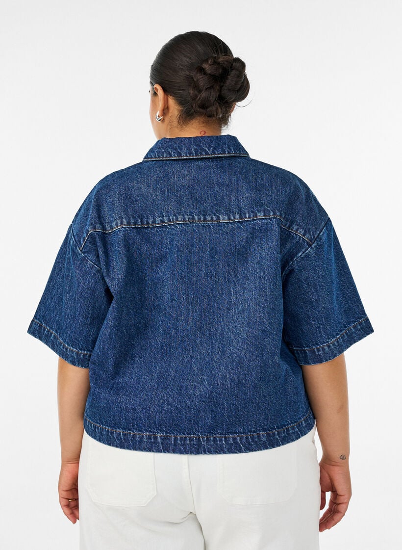 Kort&auml;rmad jeansjacka med kn&auml;ppning, Bl&aring;, Model image number 2