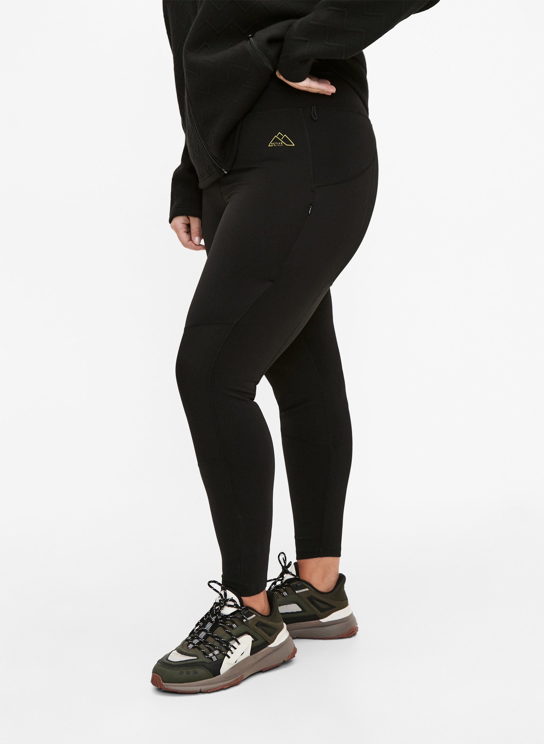 Zizzi Stretchiga och slitstarka tr&auml;ningsleggings med fickor, Black, Model image number 0