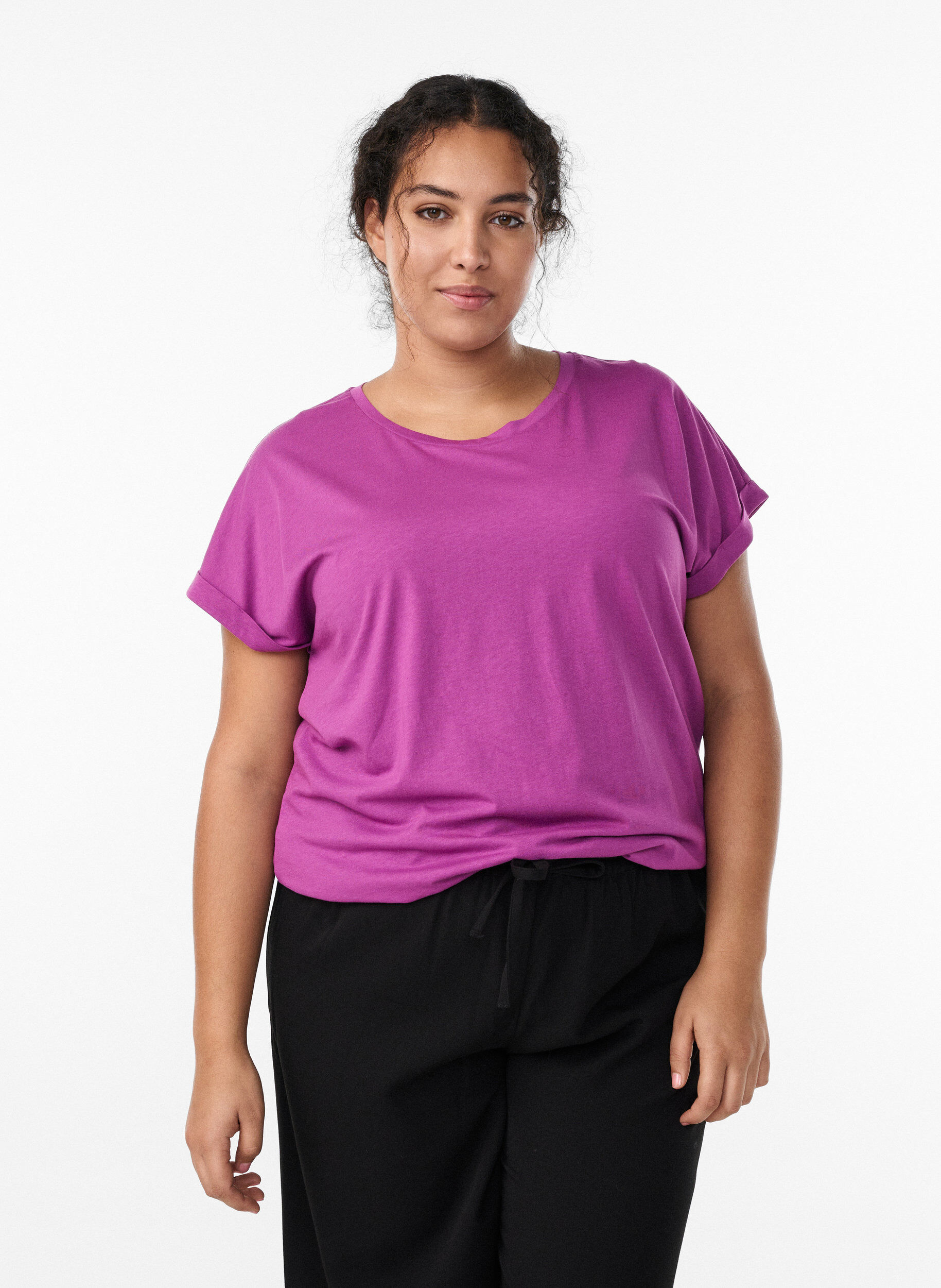 Kort&auml;rmad t-shirt i bomullsblandning, Lila, Model